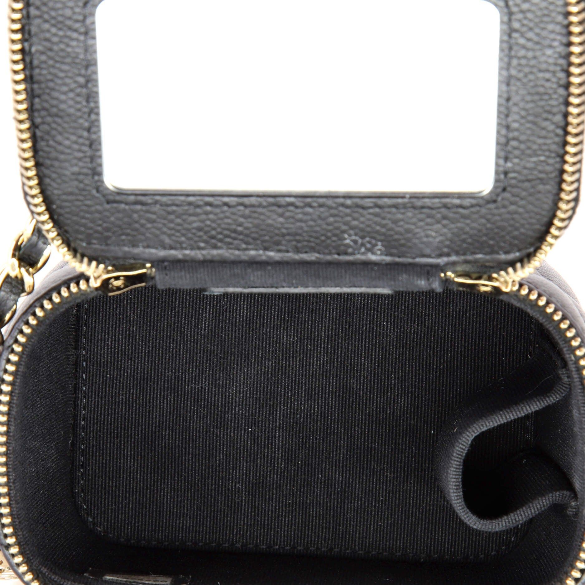 Chanel Tiny CC Link Vanity Case with Chain Size ONE SIZE - 5 Thumbnail