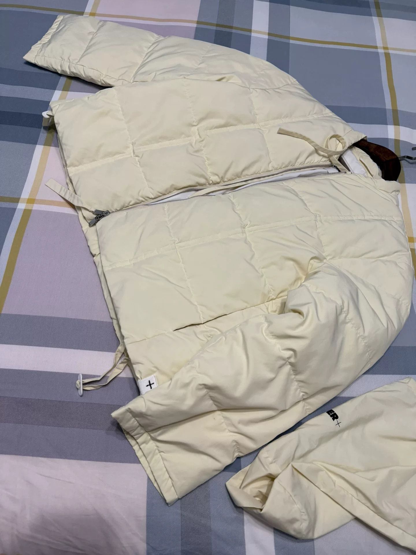 Jil Sander Jil Sander Down Jacket in Cream Color Size M / US 6-8 / IT 42-44 - 6 Thumbnail