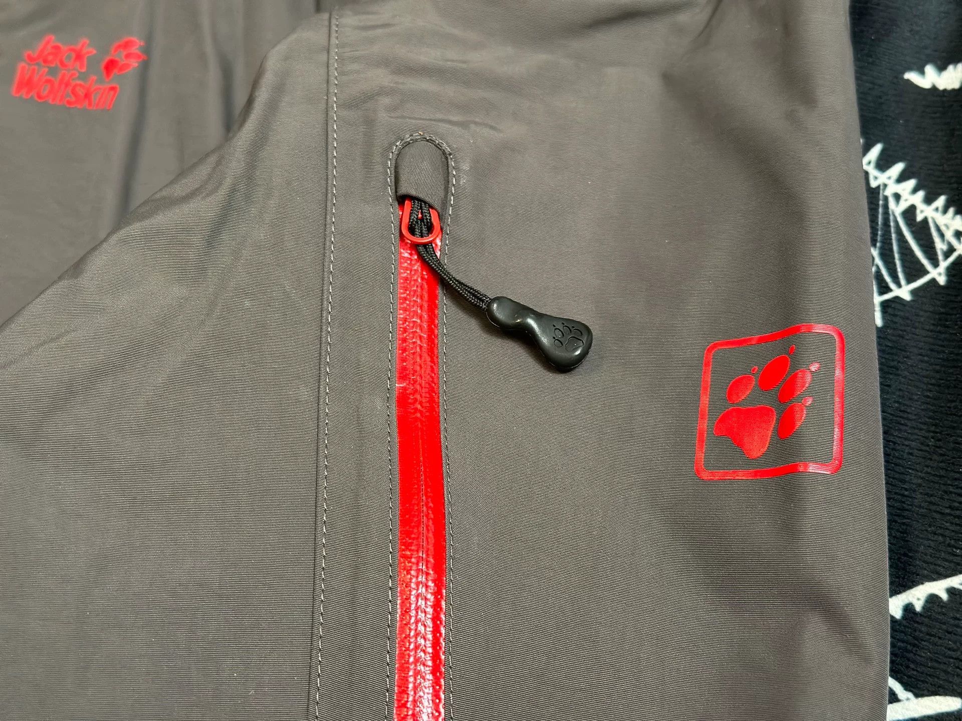 Jack Wolfskin JACKWOLFSKIN Lightweight Waterproof Jacket Size US M / EU 48-50 / 2 - 2 Thumbnail