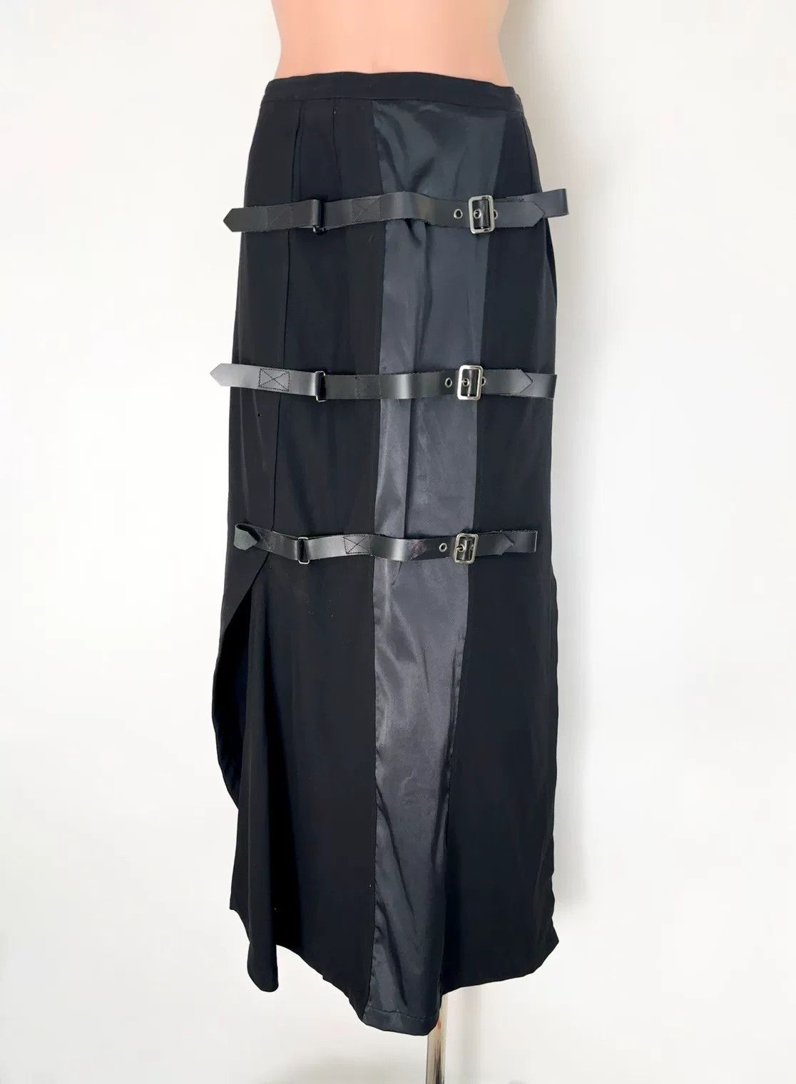Japanese Brand Alice Auaa Black Buckle Strap Skirt Size 26" / US 2 / IT 38 - 4 Thumbnail