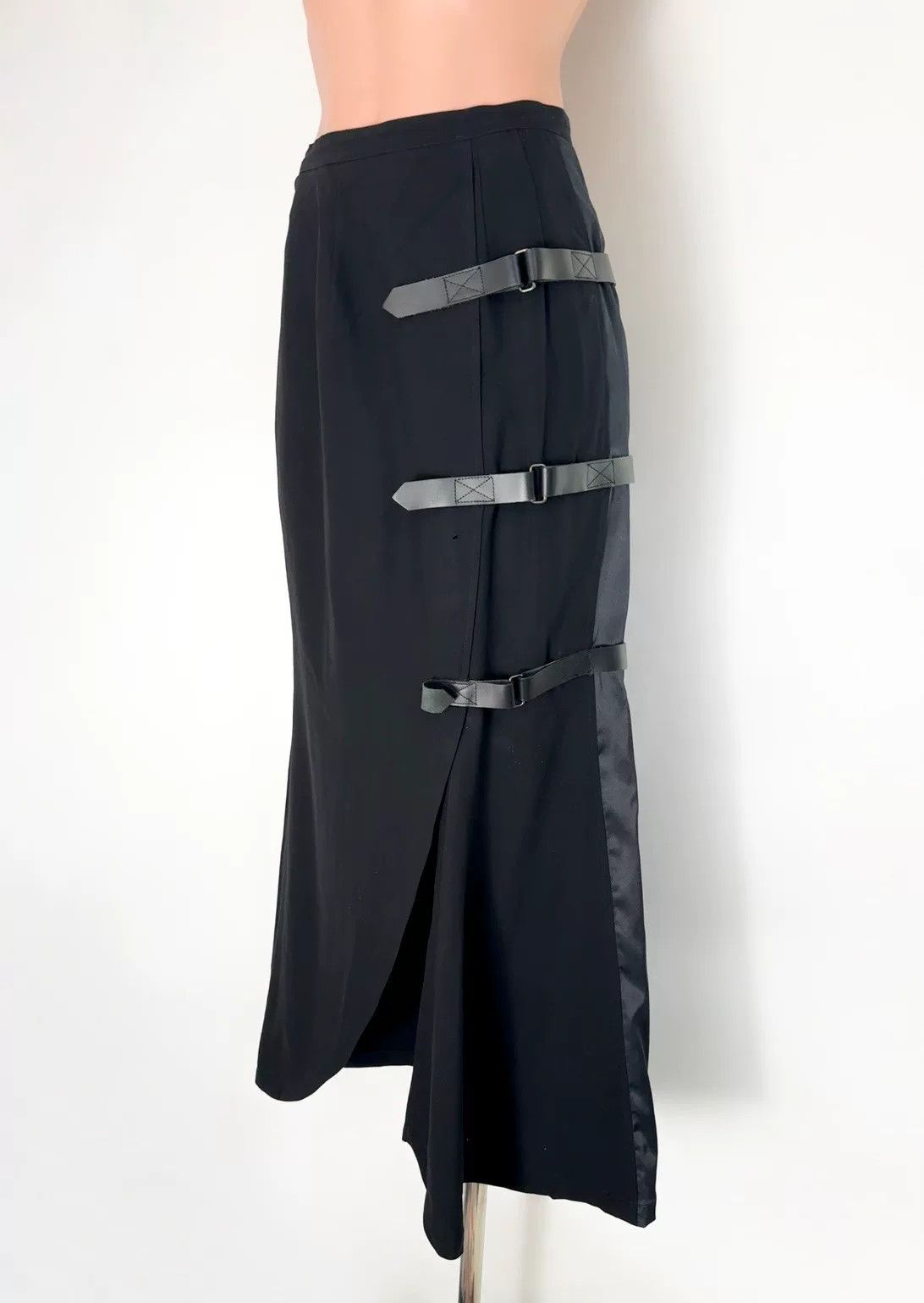 Japanese Brand Alice Auaa Black Buckle Strap Skirt Size 26" / US 2 / IT 38 - 2 Thumbnail