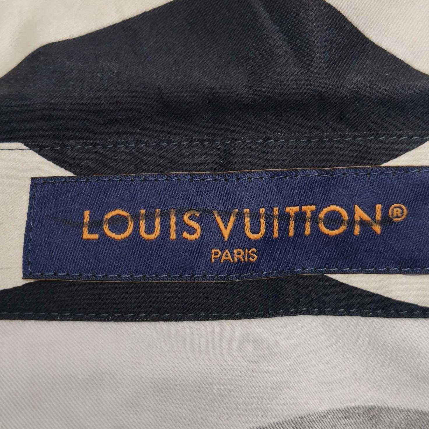 Louis Vuitton Louis Vuitton XL Palm Print Short-Sleeve Shirt Size US XL / EU 56 / 4 - 11 Thumbnail