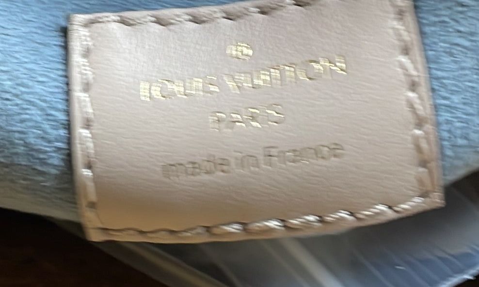 Louis Vuitton On My Side Tote Size ONE SIZE - 8 Thumbnail