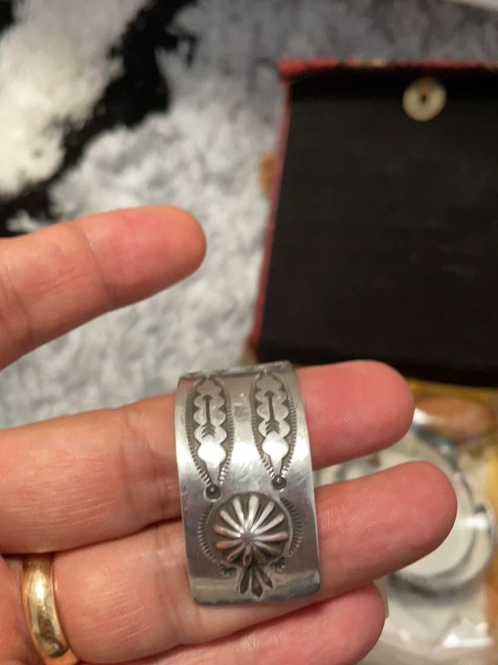 Japanese Brand Navajo 90s Hand-Engraved Silver Bracelet Size ONE SIZE - 7 Thumbnail
