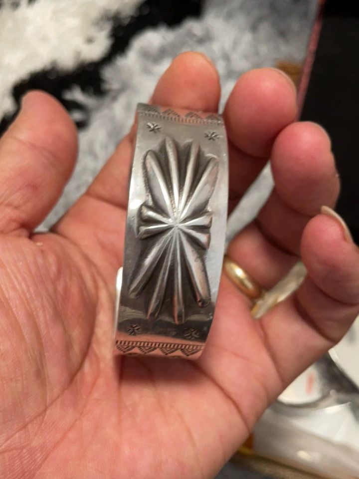 Japanese Brand Navajo 90s Hand-Engraved Silver Bracelet Size ONE SIZE - 5 Thumbnail