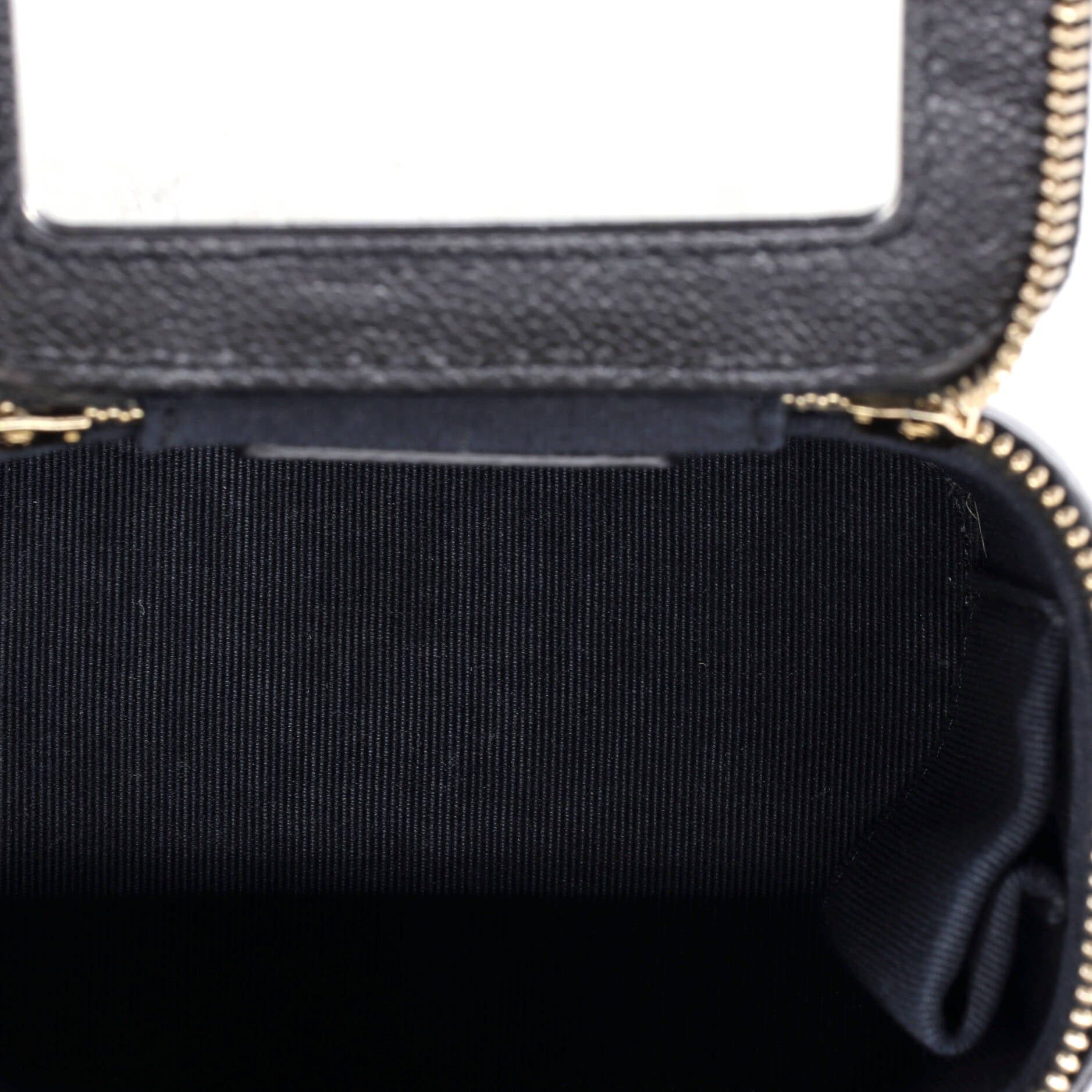 Chanel Tiny CC Link Vanity Case with Chain Size ONE SIZE - 5 Thumbnail