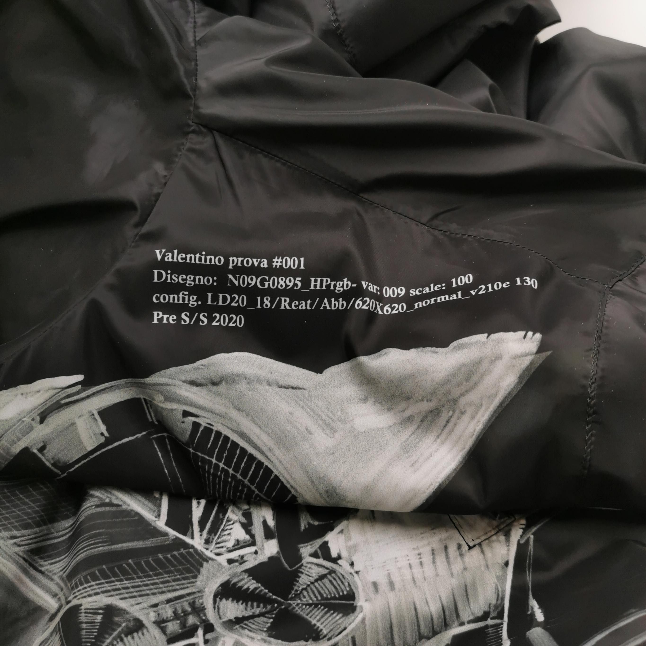 Louis Vuitton Valentino Black Hooded Jacket with Print S/US36 Size US S / EU 44-46 / 1 - 5 Thumbnail
