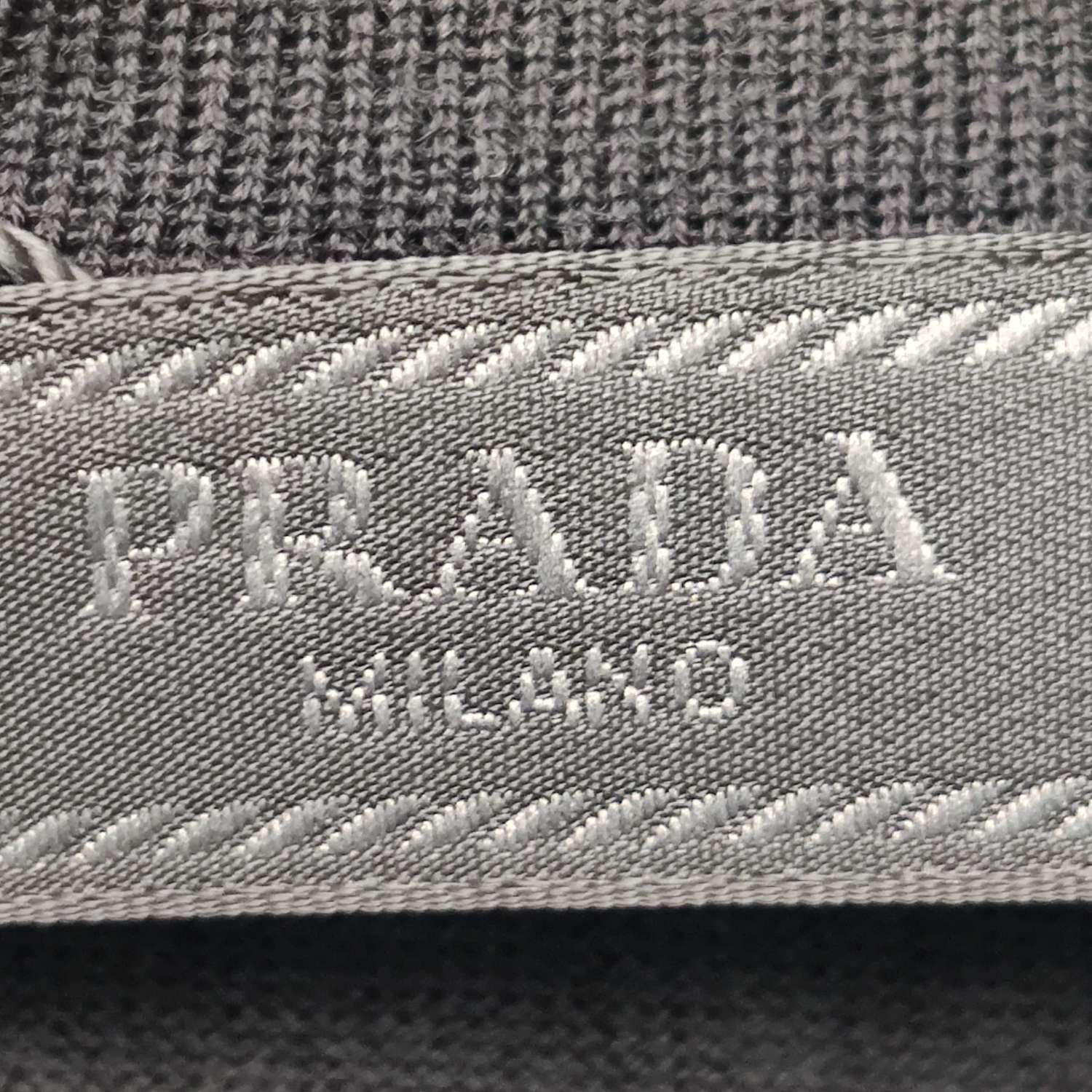 Prada Prada Wool V-Neck Solid Sweater L/52 Size US L / EU 52-54 / 3 - 8 Thumbnail