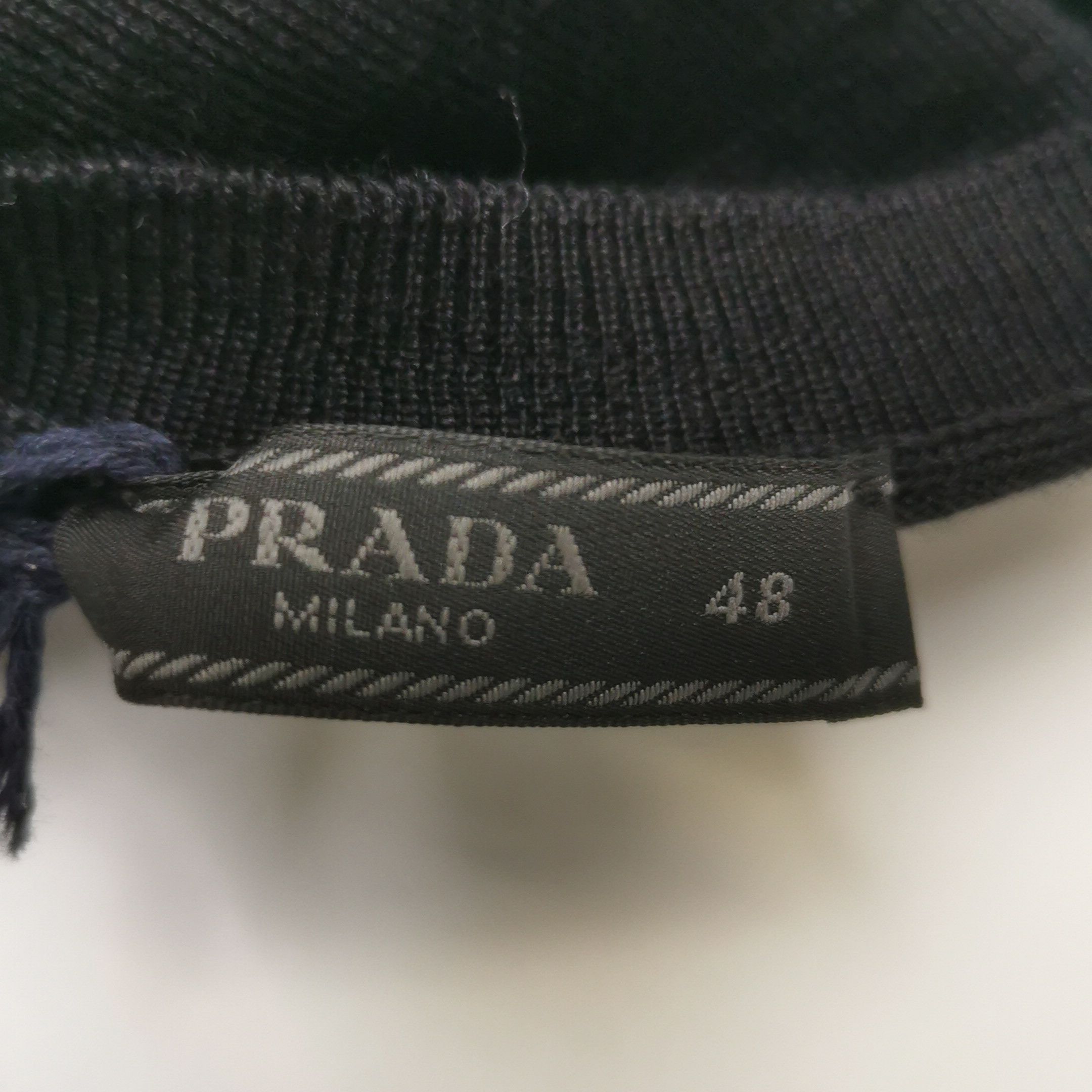 Prada Prada M/48 Wool Solid Crew Neck Knit Sweater Size US M / EU 48-50 / 2 - 11 Thumbnail