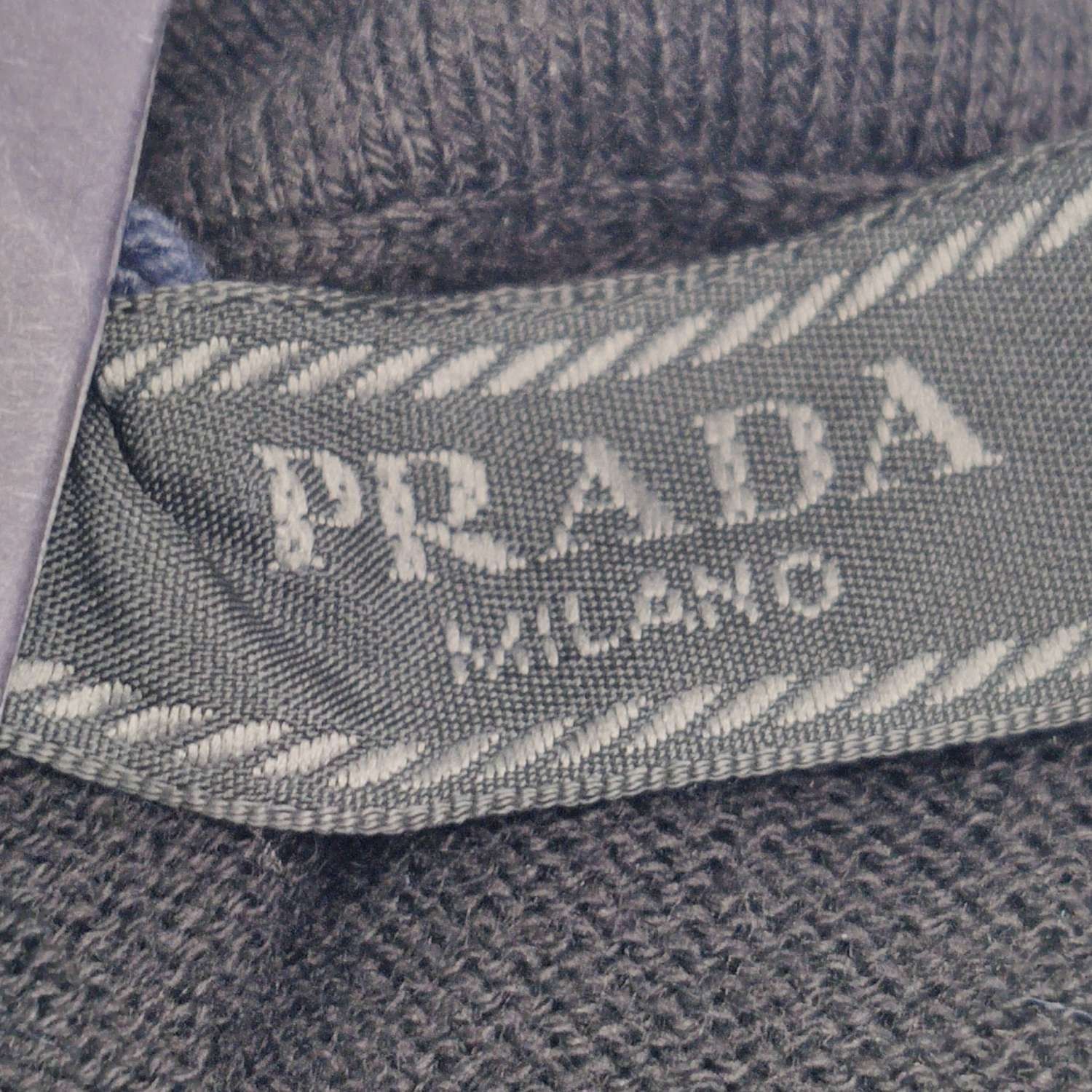 Prada Prada S Cotton Solid Lapel Collar Sweater Size US S / EU 44-46 / 1 - 8 Thumbnail