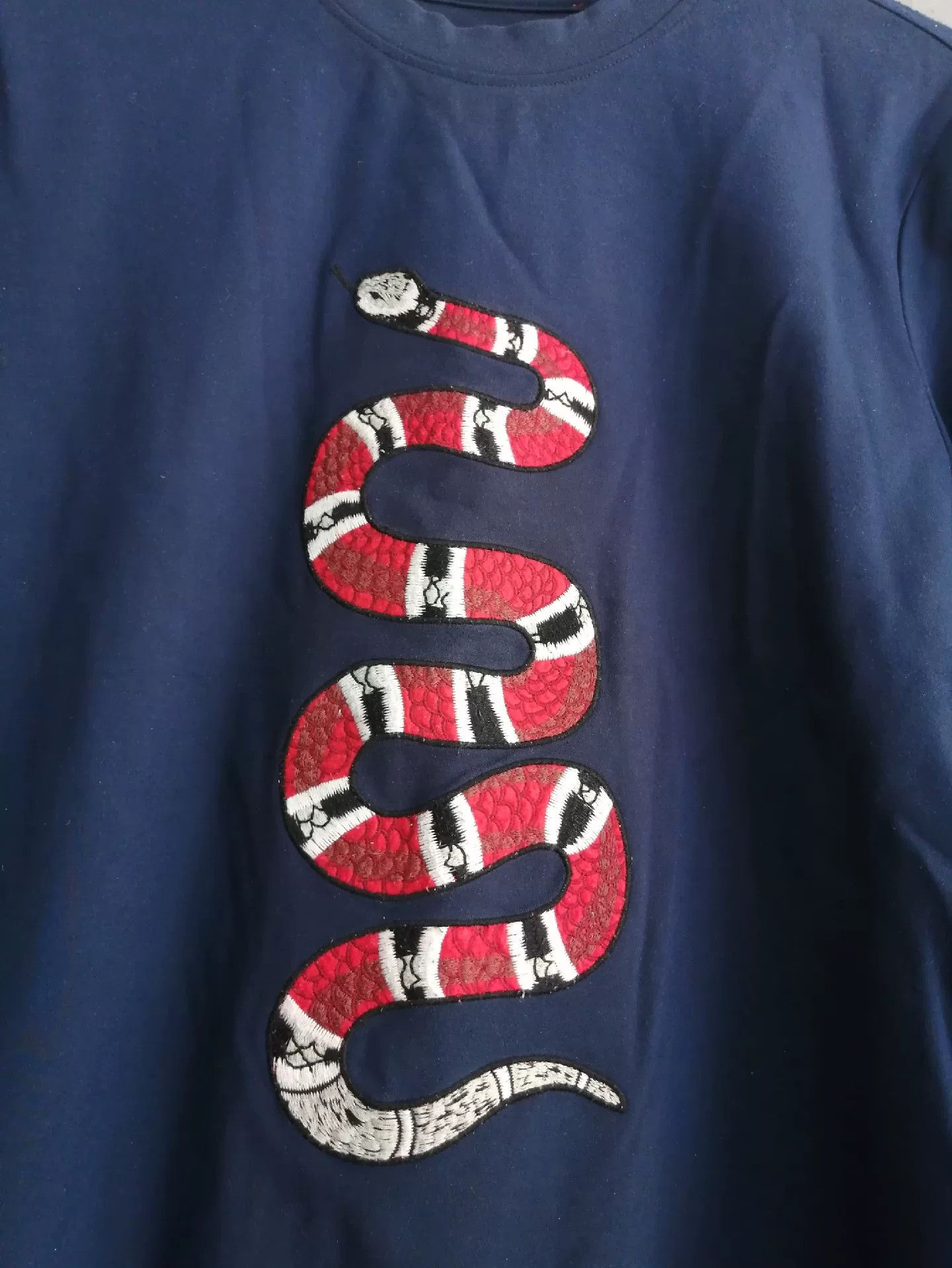 Gucci Gucci Blue Crewneck Coral Snake Embroidery Size US L / EU 52-54 / 3 - 2 Thumbnail