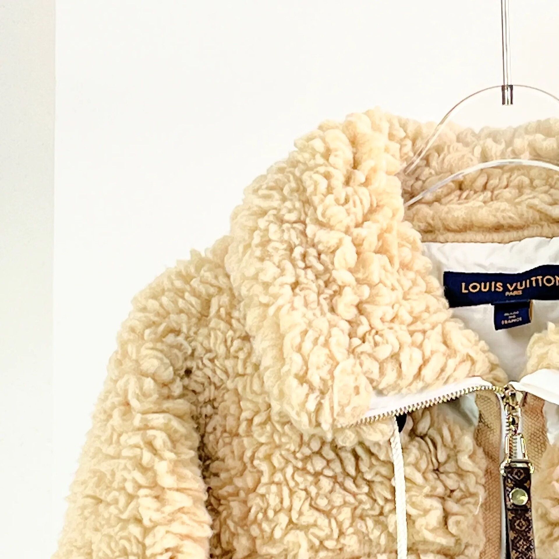 Louis Vuitton LV 25 Khaki Puffer Teddy Jacket Size S / US 4 / IT 40 - 6 Thumbnail