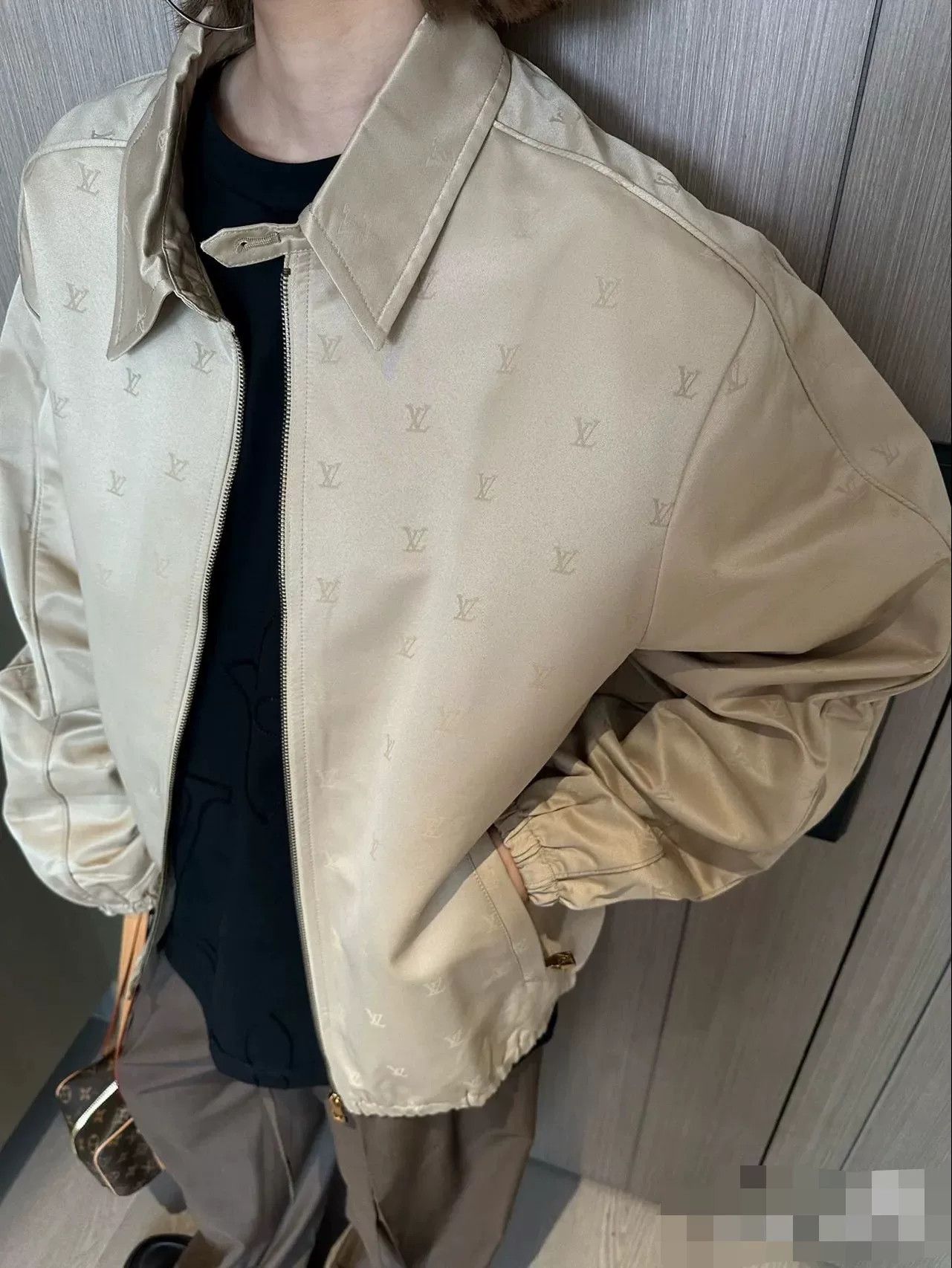 Louis Vuitton LV Khaki Vintage Logo Embossed Coat Size XS / US 0-2 / IT 36-38 - 2 Thumbnail