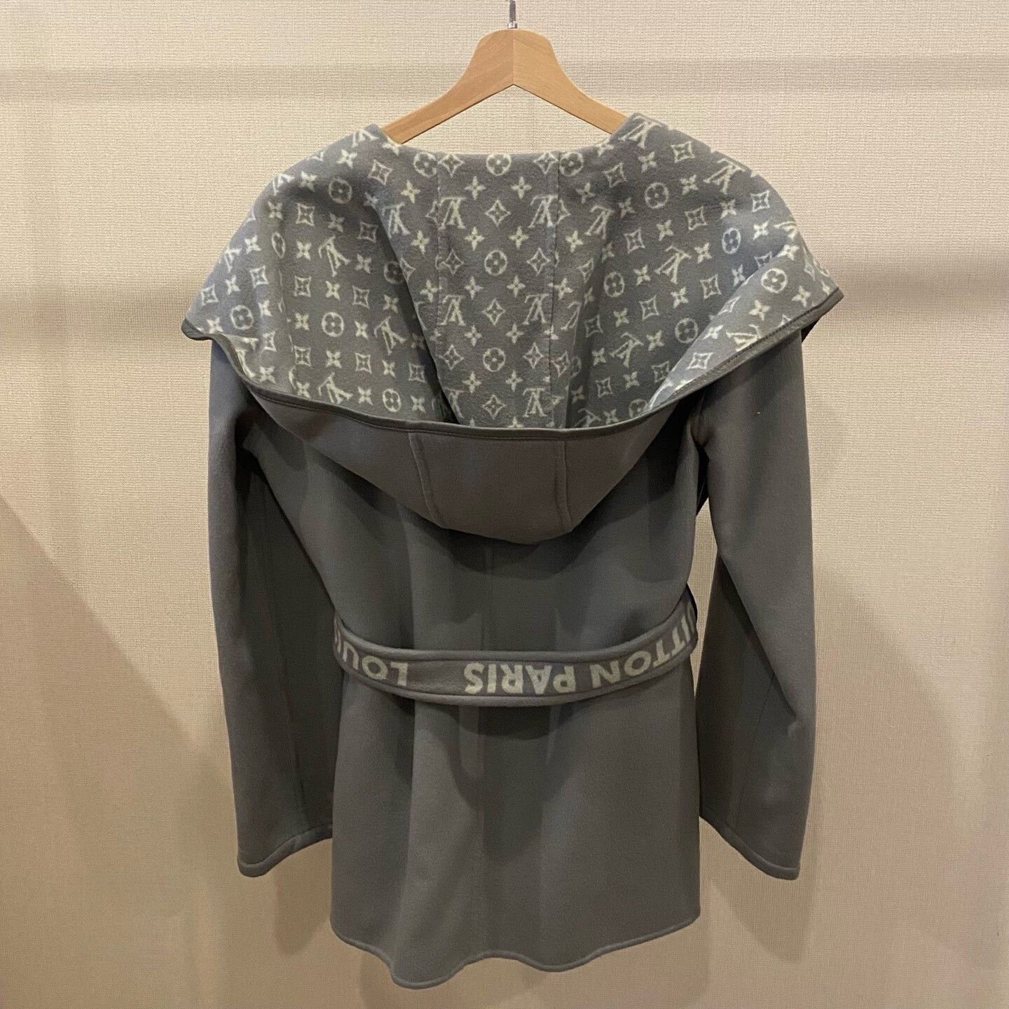 Louis Vuitton Louis Vuitton Monogram Hooded Coat Size XXS / US 00 / IT 34 - 2 Thumbnail