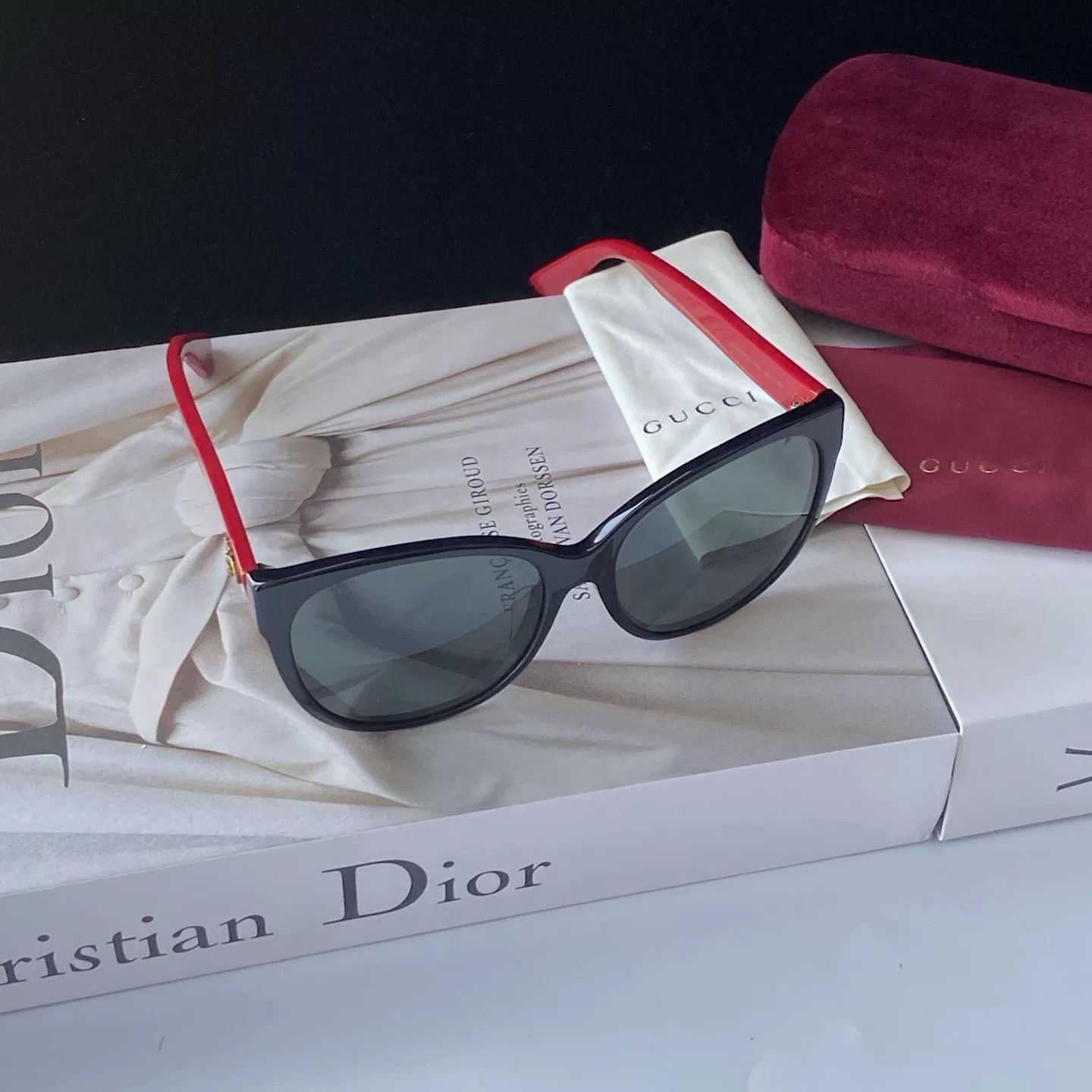 Gucci Gucci Retro Red Bee Round Sunglasses Size ONE SIZE - 2 Thumbnail