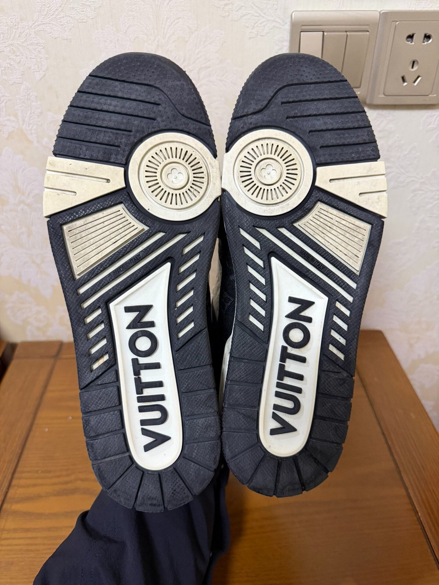 Louis Vuitton LV Trainer Black White Panda Size US 8.5 / EU 41-42 - 4 Thumbnail