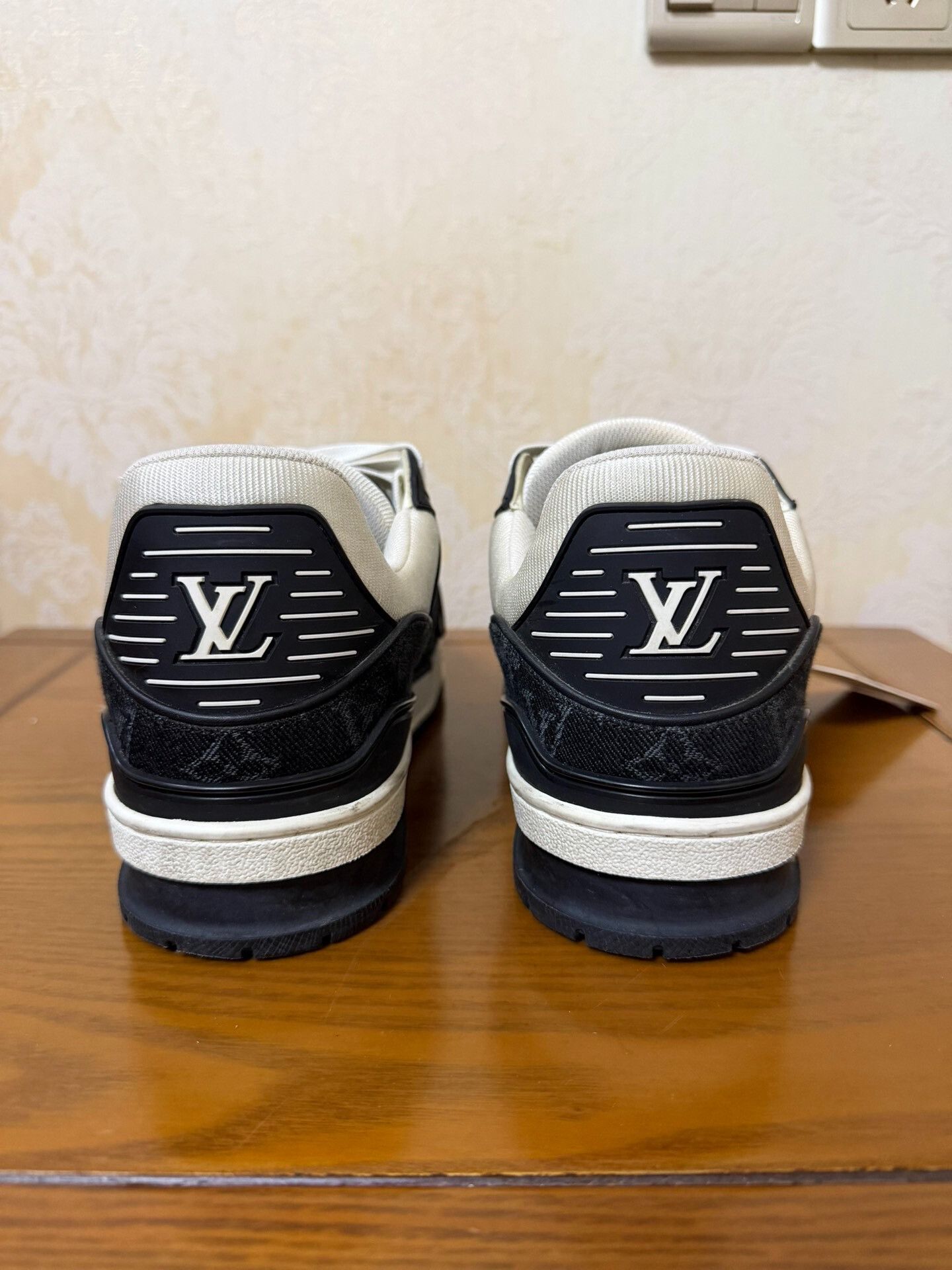 Louis Vuitton LV Trainer Black White Panda Size US 8.5 / EU 41-42 - 3 Thumbnail
