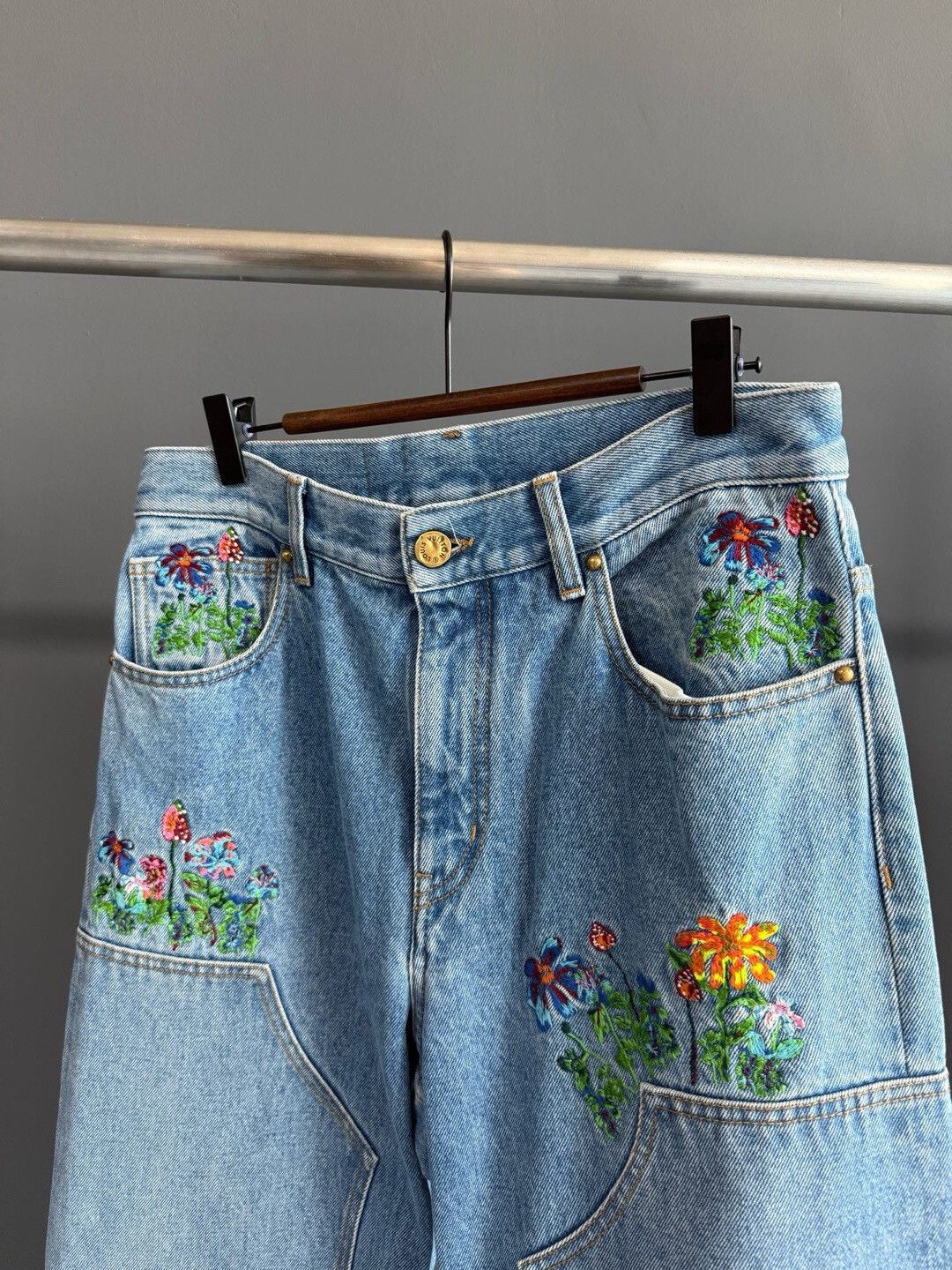 Louis Vuitton Louis Vuitton Floral Embroidery Jeans Size 28" / US 6 / IT 42 - 4 Thumbnail