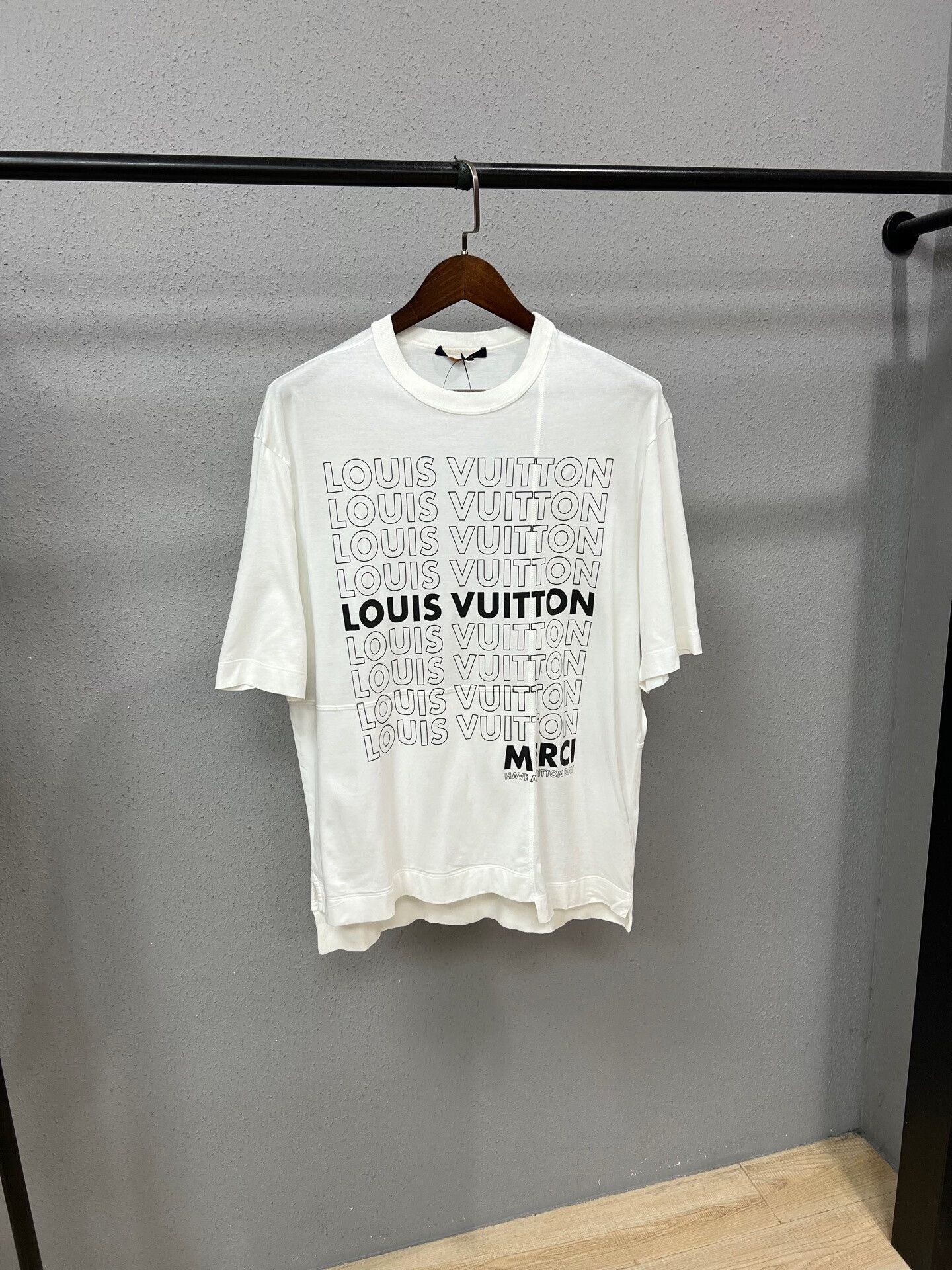 Louis Vuitton Louis Vuitton Logo Short-Sleeve T-Shirt Size US S / EU 44-46 / 1 - 5 Thumbnail