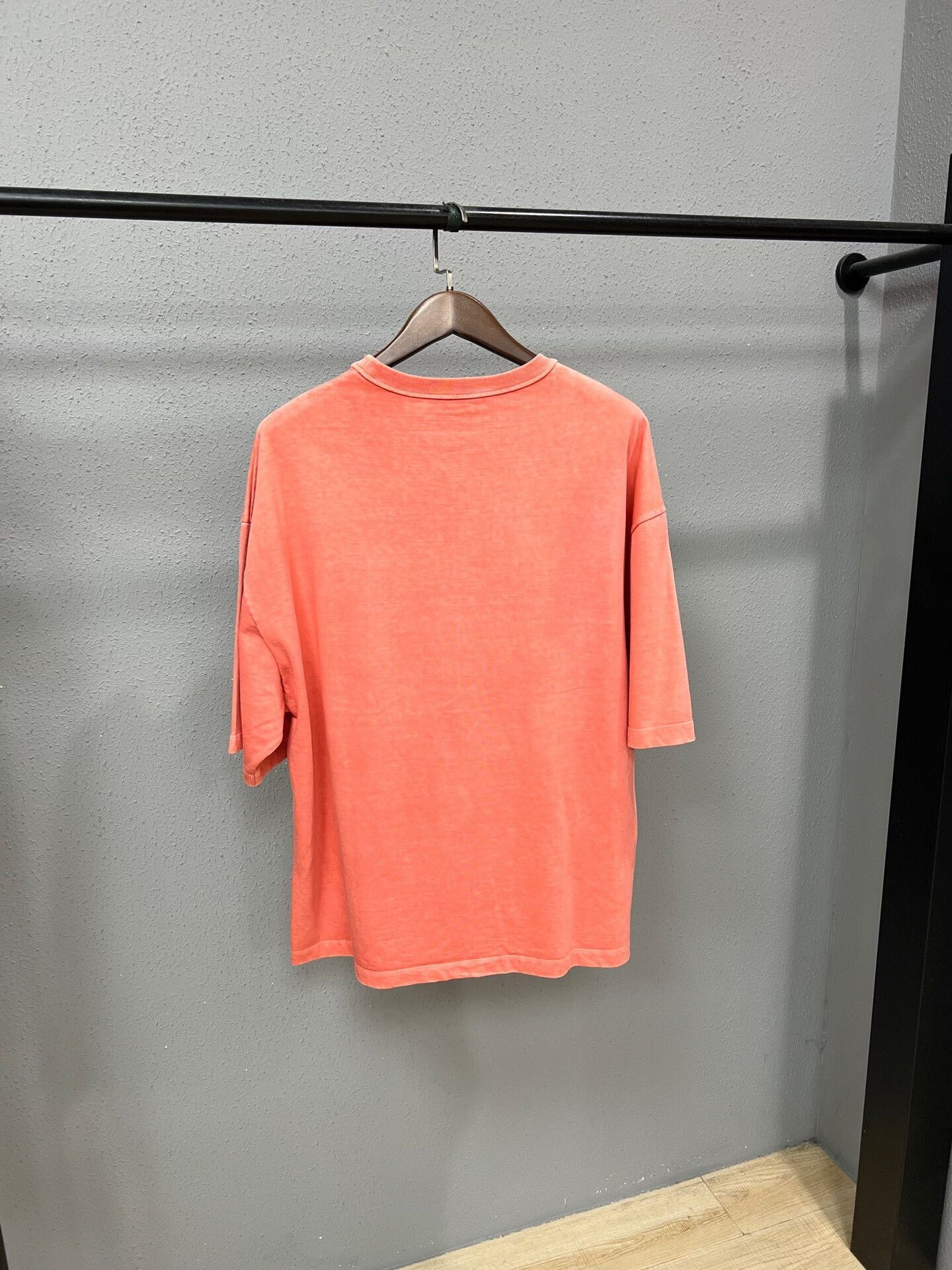 Louis Vuitton LV Fluorescent Logo Short-Sleeve Size US S / EU 44-46 / 1 - 2 Thumbnail