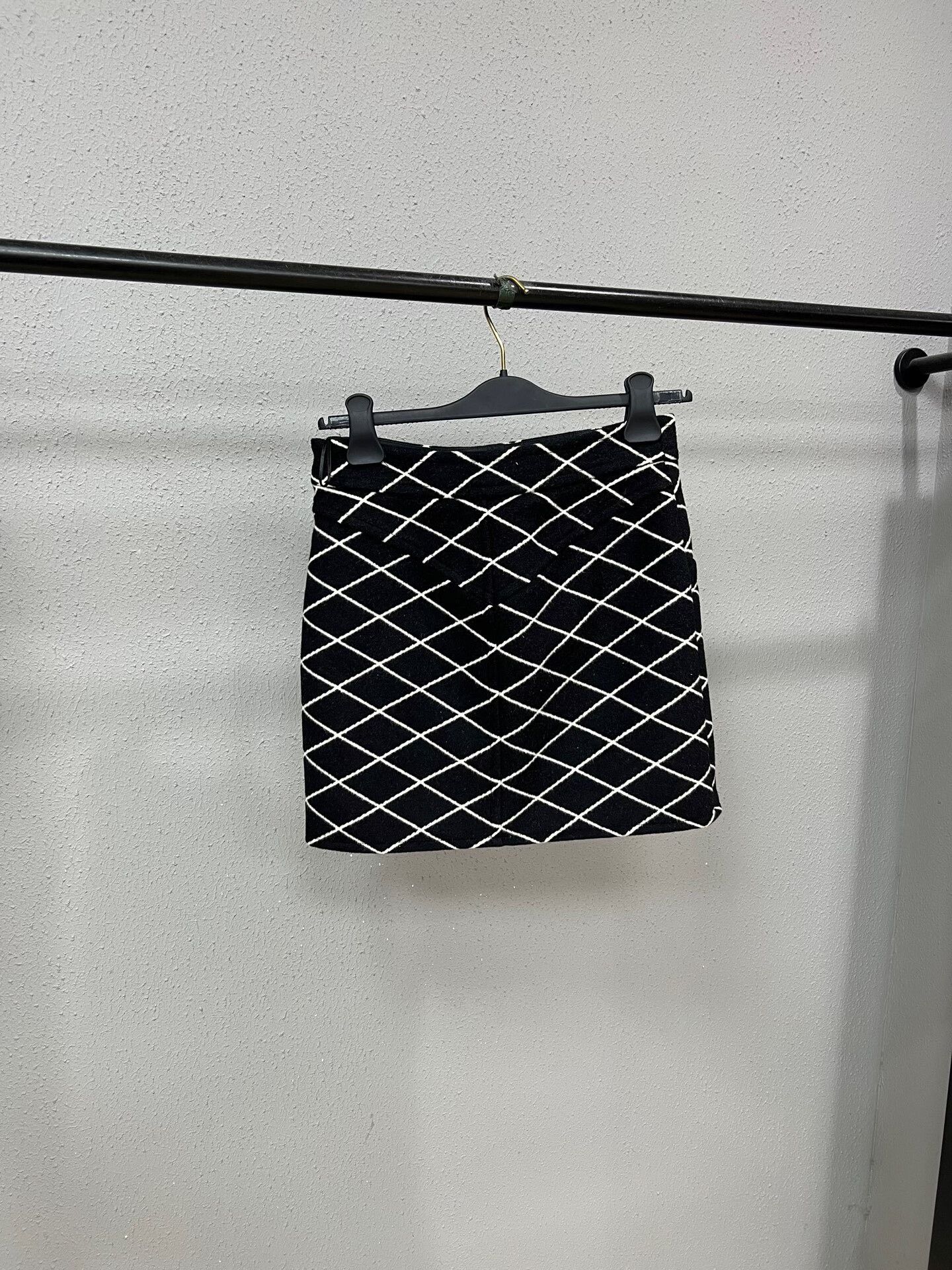 Louis Vuitton LV Checkered Cashmere Short Skirt Size 34" / US 12 / IT 48 - 8 Thumbnail