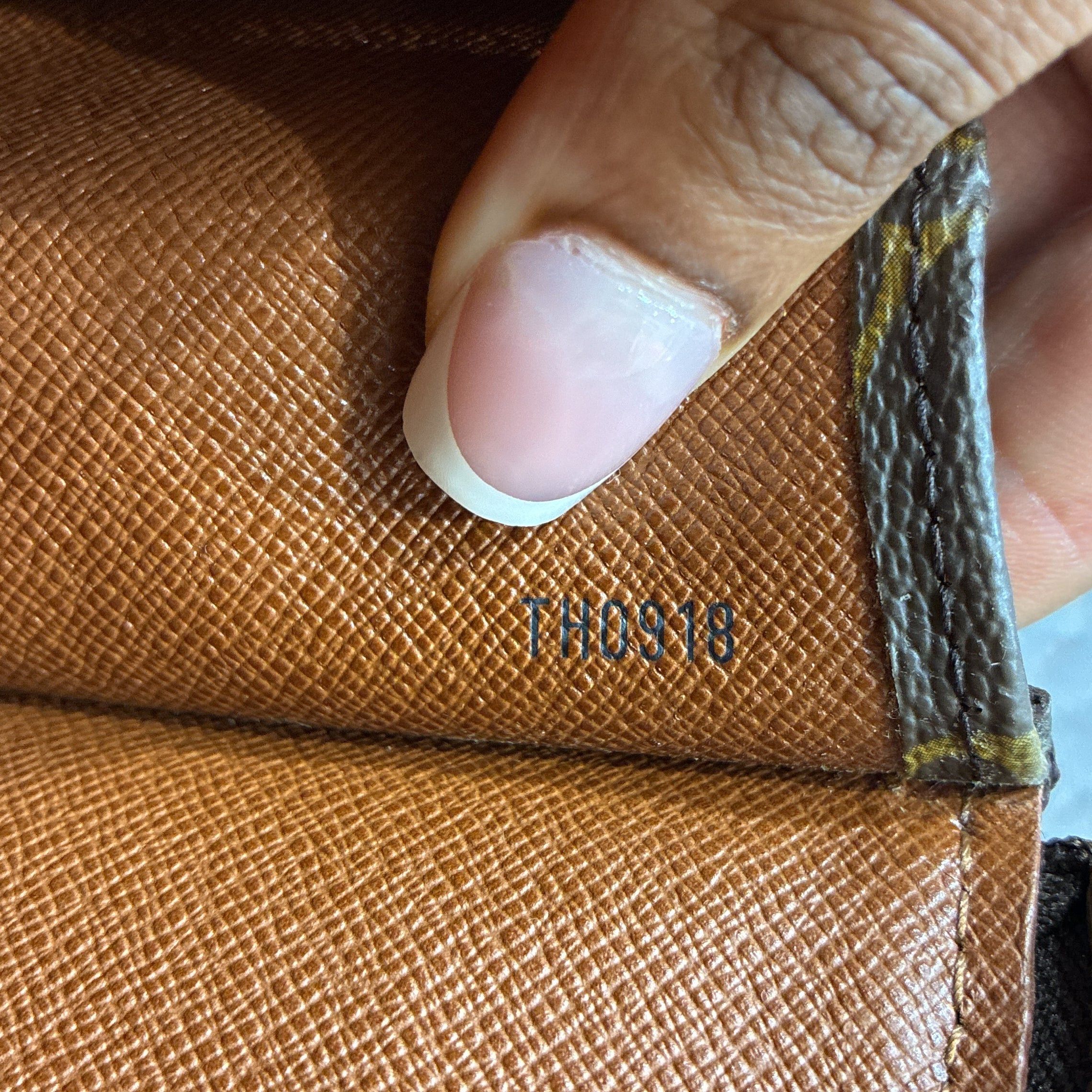 Louis Vuitton Poche Documents Size ONE SIZE - 9 Thumbnail