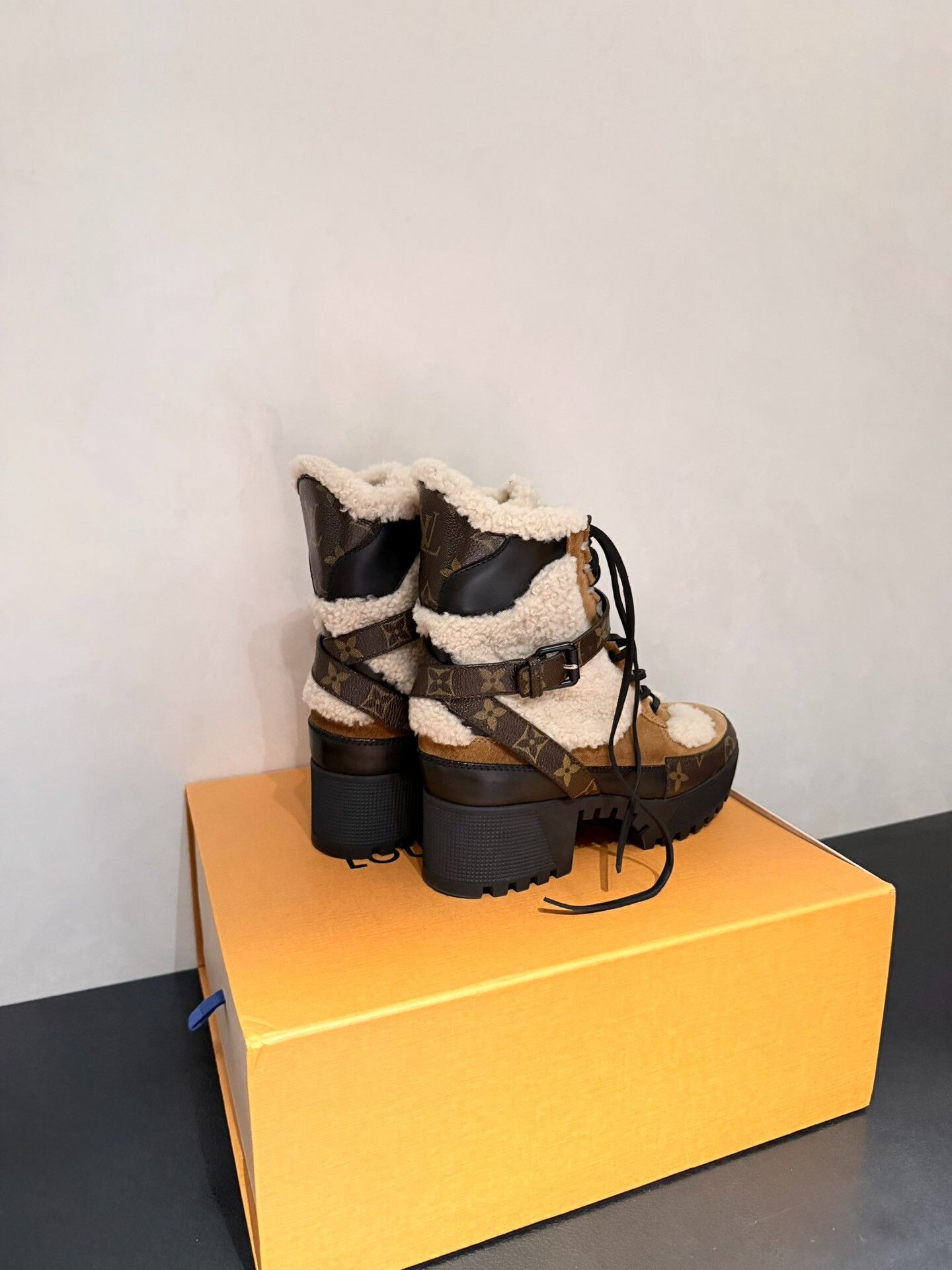 Louis Vuitton Louis Vuitton Monogram Shearling High-Top Boots Size US 5.5 / IT 35.5 - 2 Thumbnail