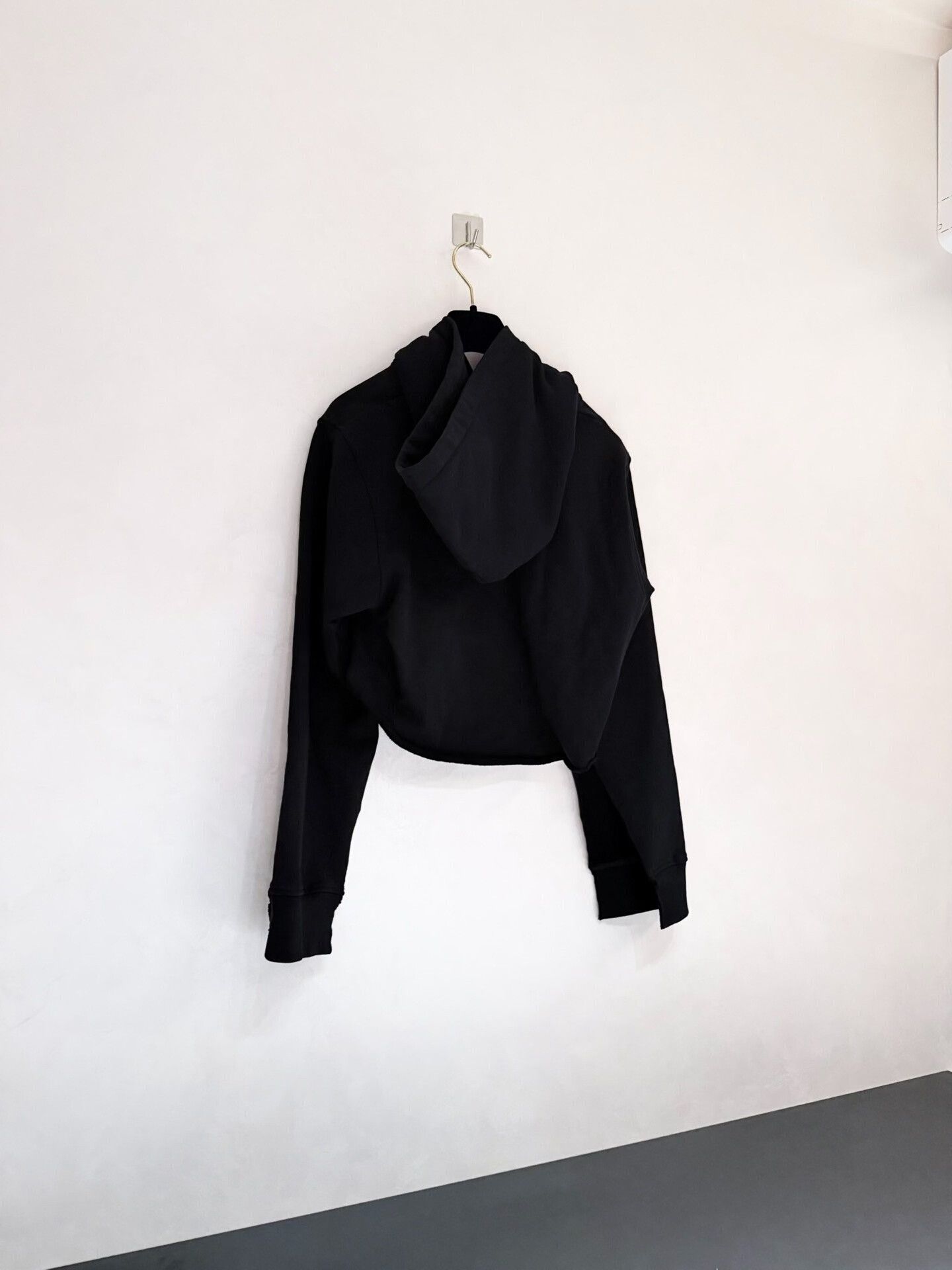 MM6 MM6 21FW Maison Margiela Black Cropped Hoodie Size XS / US 0-2 / IT 36-38 - 2 Thumbnail