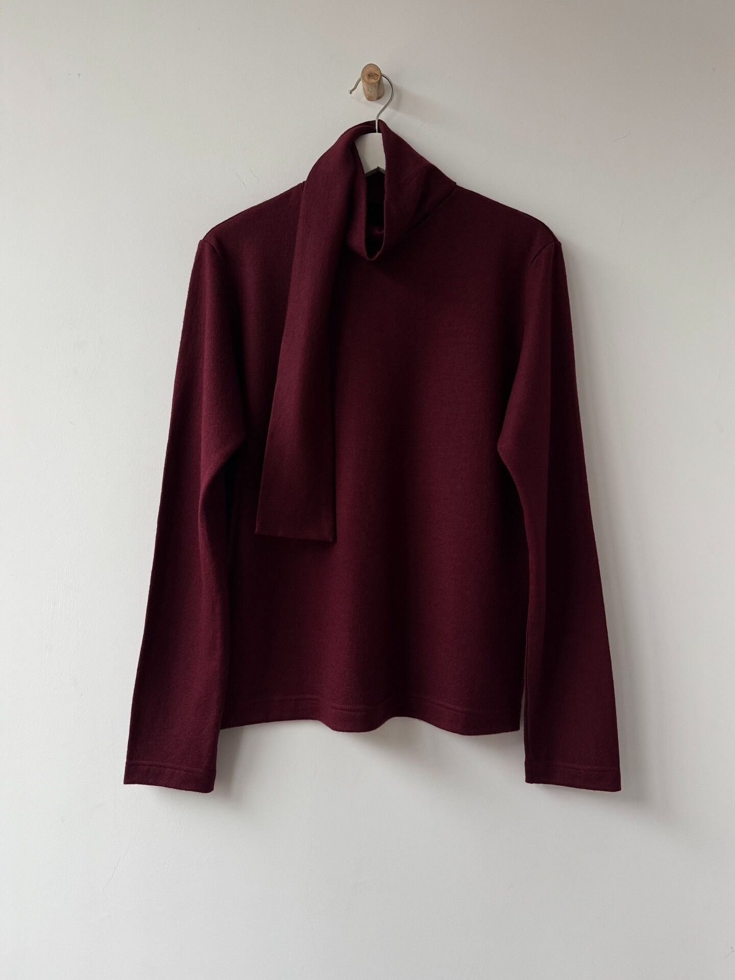 Yohji Yamamoto Yohji Yamamoto Wool Top with Scarf Detail Size M / US 6-8 / IT 42-44 - 2 Thumbnail