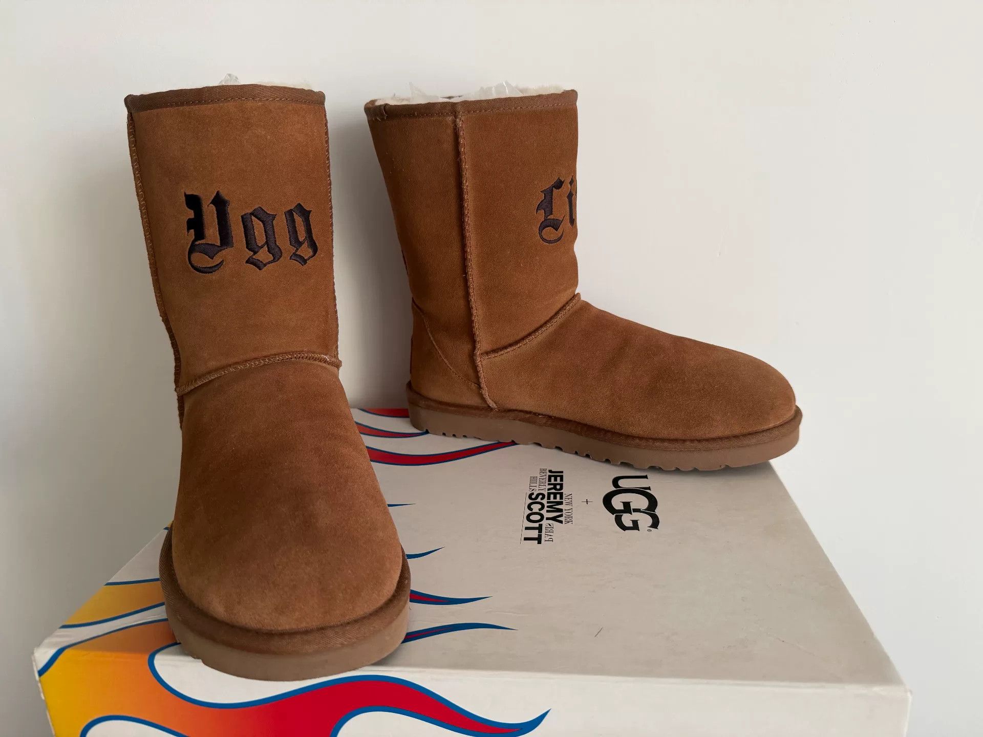 Jeremy Scott UGG Jeremy Scott Classic Short Boots Size US 11 / IT 41 - 6 Thumbnail