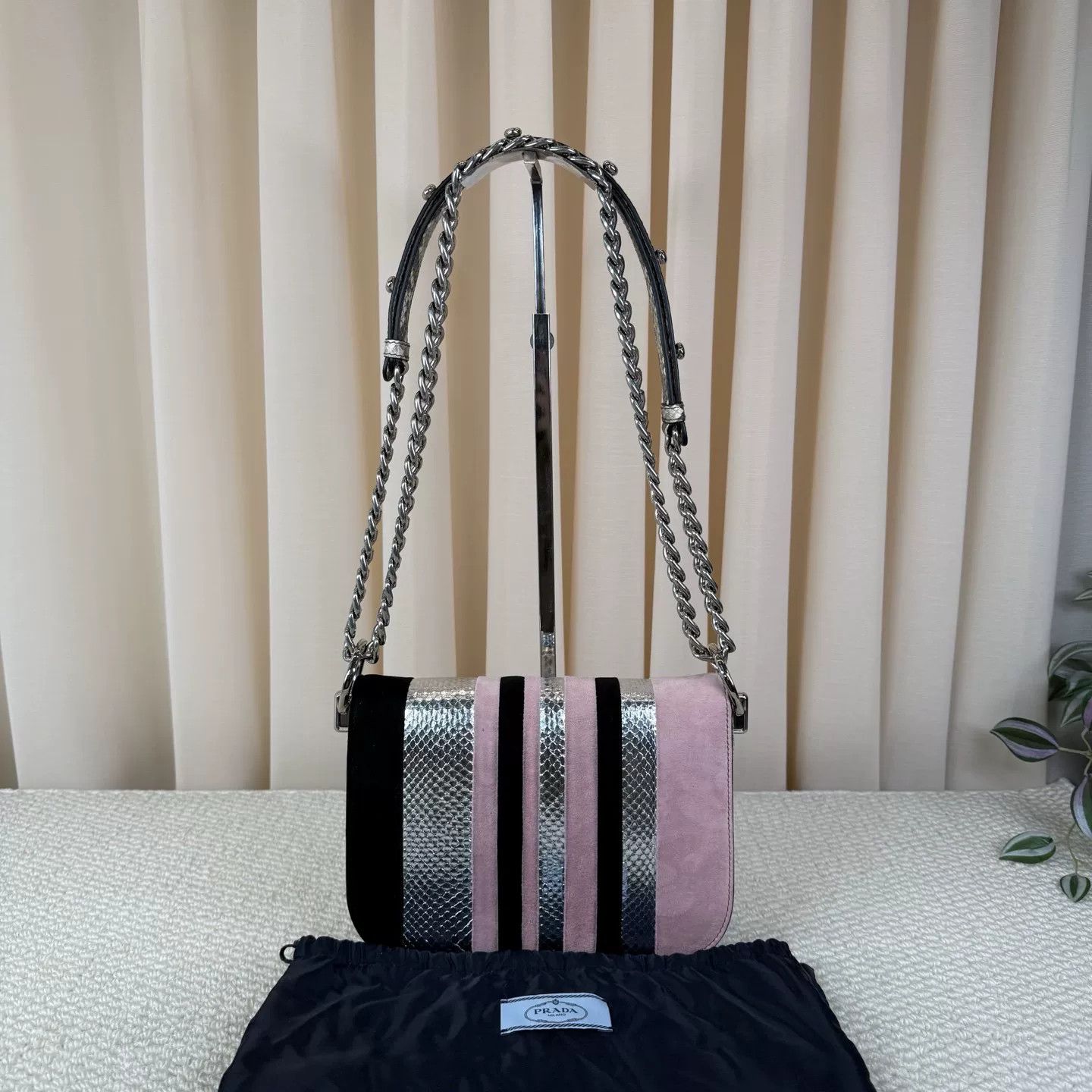 Prada Pre-loved Bag Very good condition Size ONE SIZE - 2 Thumbnail