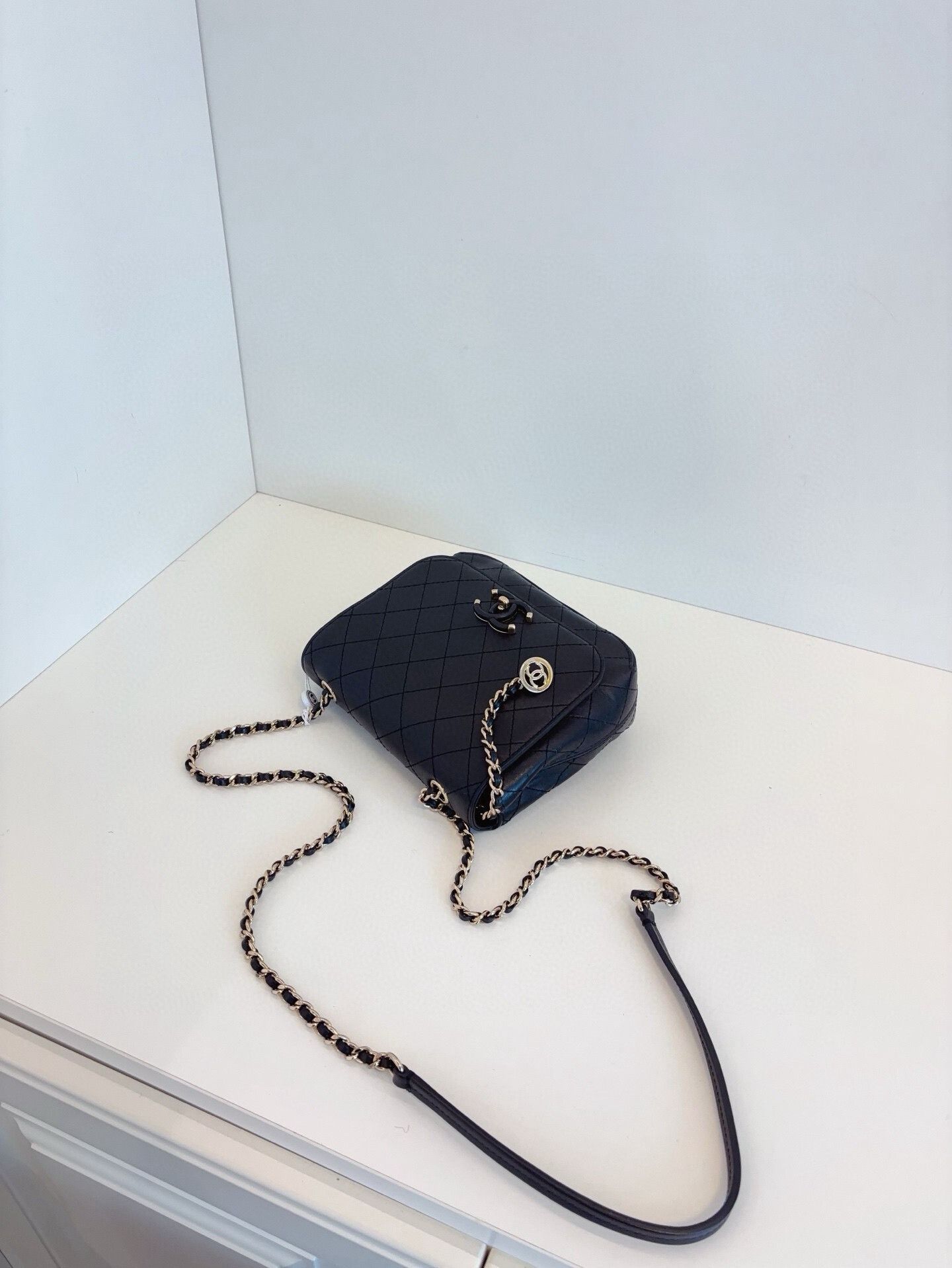 Chanel Pre-loved Bag Very good condition Size ONE SIZE - 7 Thumbnail