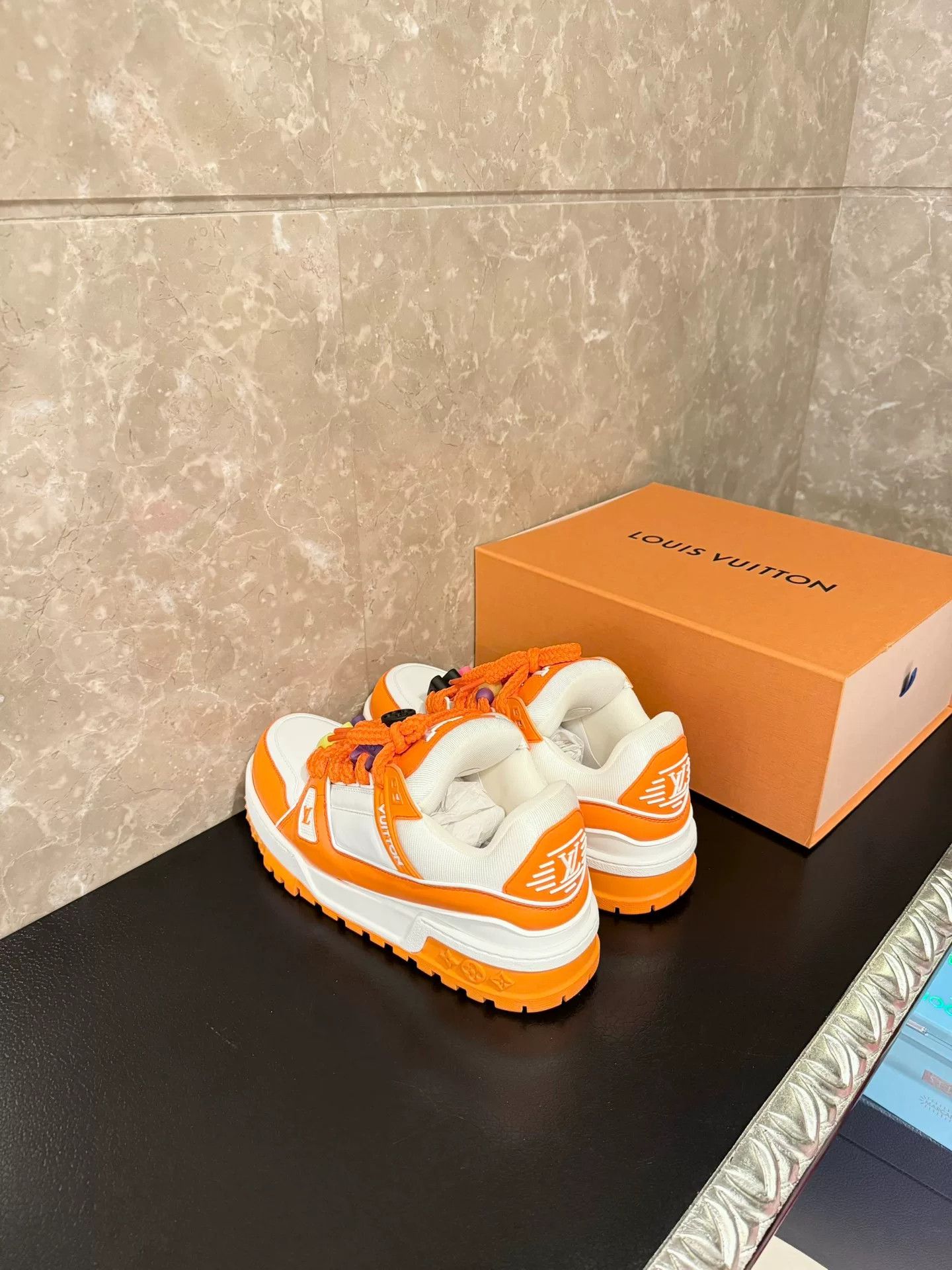 Louis Vuitton Louis Vuitton Trainer Maxi Orange White Size US 9 / EU 42 - 2 Thumbnail