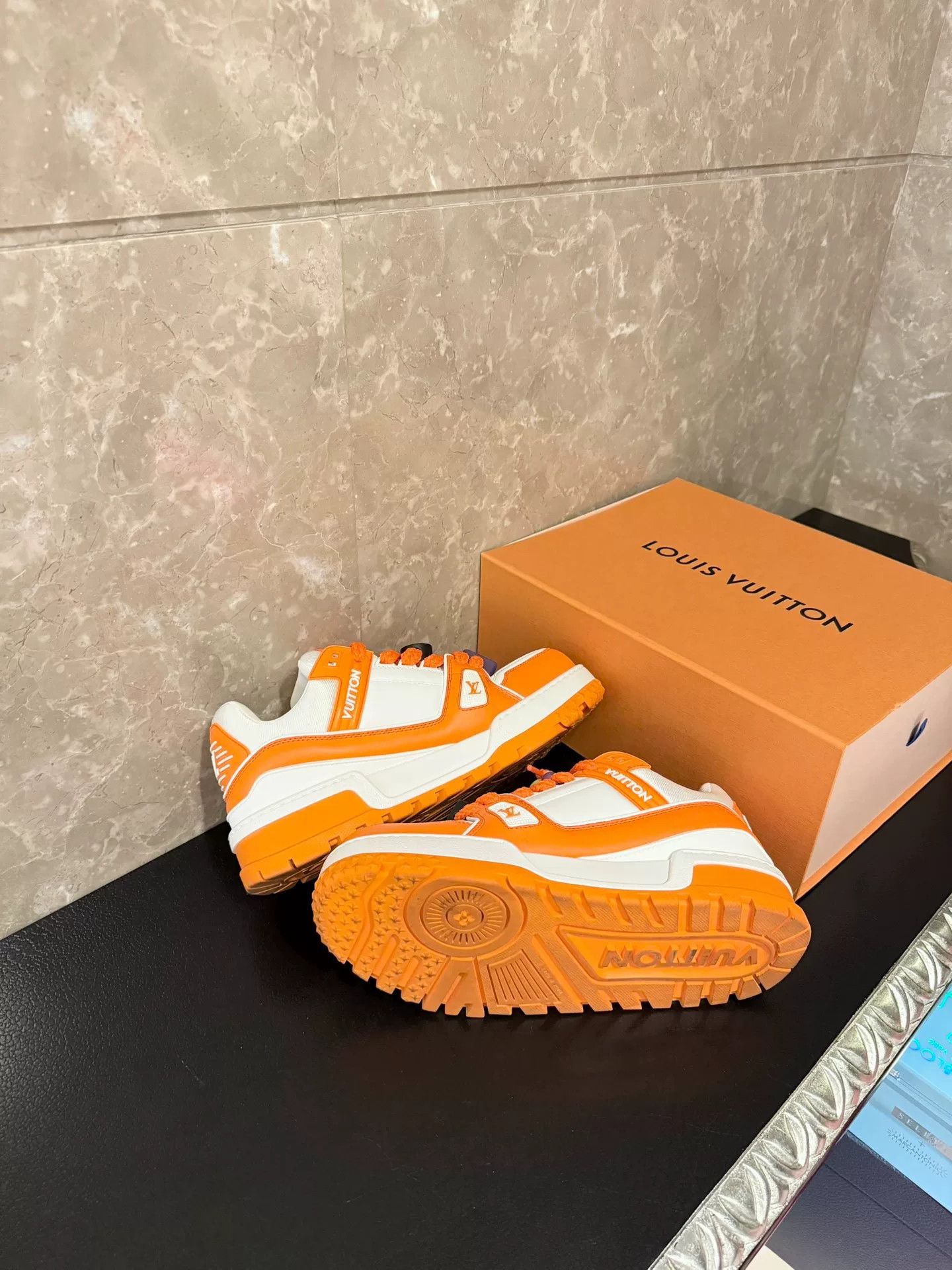 Louis Vuitton Louis Vuitton Trainer Maxi Orange White Size US 9 / EU 42 - 3 Thumbnail