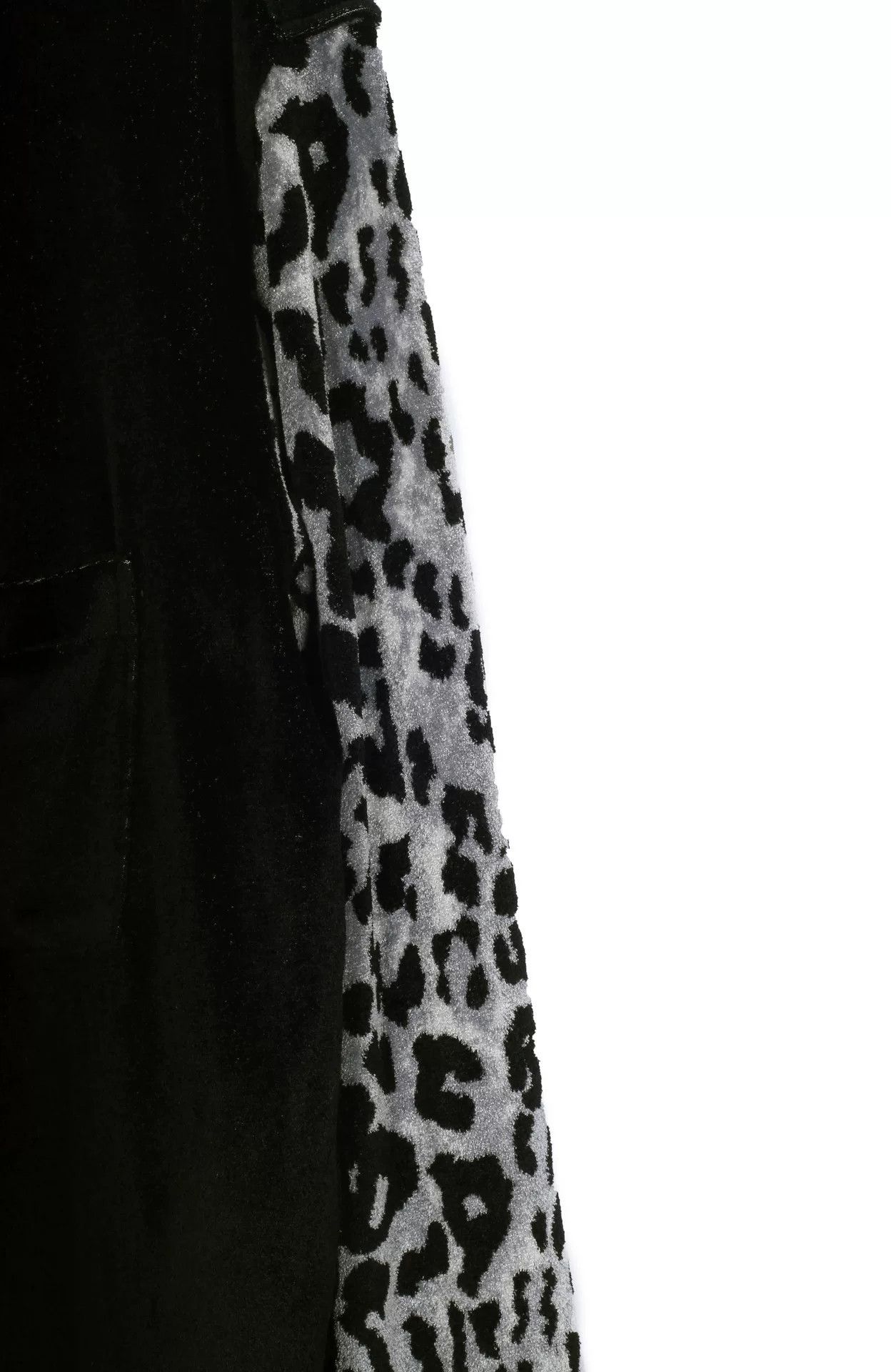 Mastermind Japan mastermind Japan Velvet Skull Embroidered Shirt Size US XXL / EU 58 / 5 - 5 Thumbnail