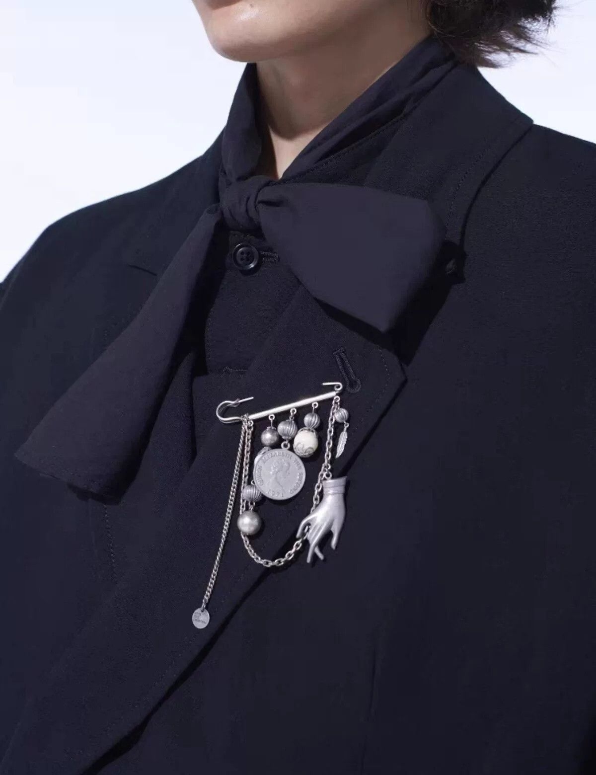 Yohji Yamamoto Yohji Yamamoto SYTE Coin Bead Chain Brooch Size ONE SIZE - 8 Thumbnail