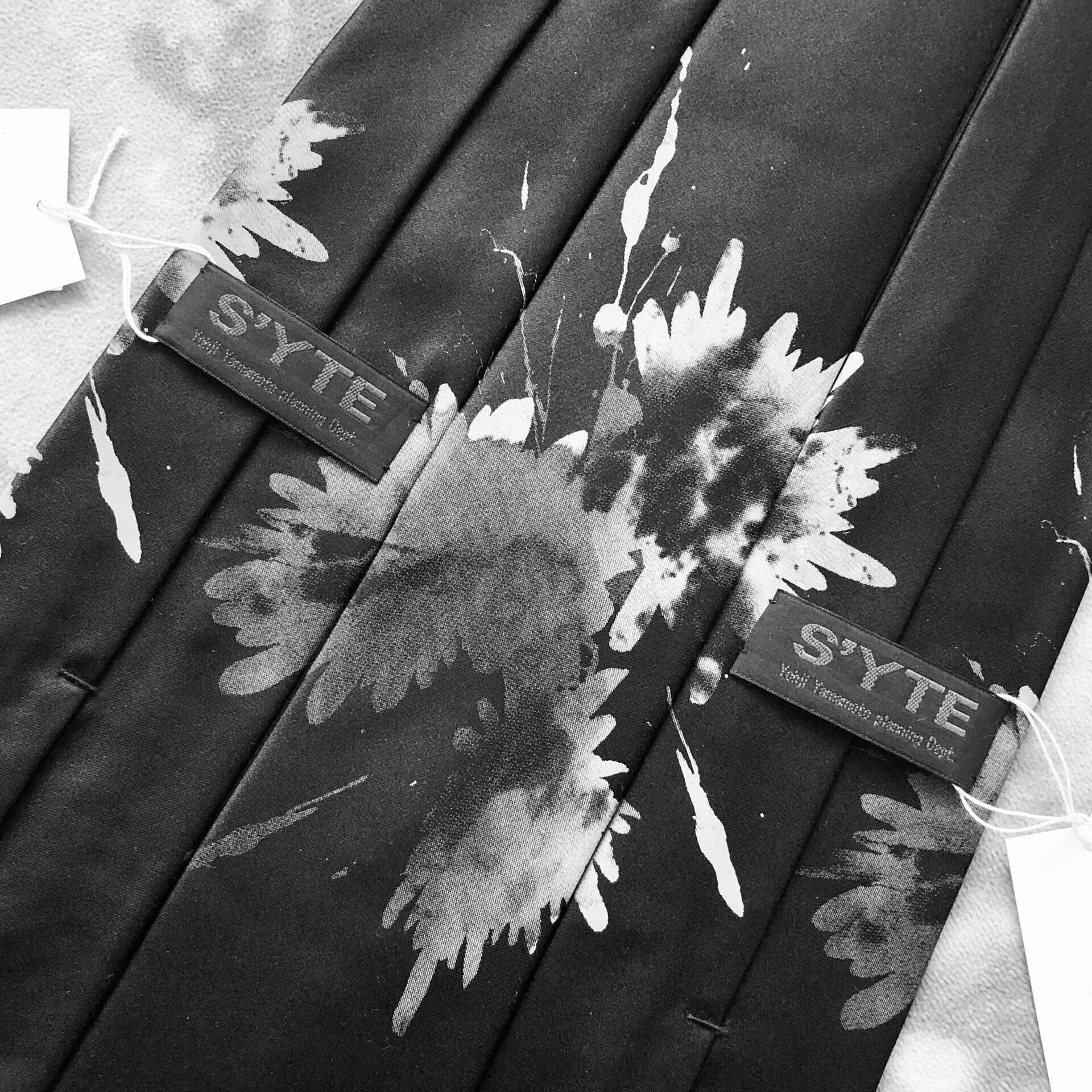 Yohji Yamamoto Yohji Yamamoto Chrysanthemum Silk Tie Size ONE SIZE - 4 Thumbnail