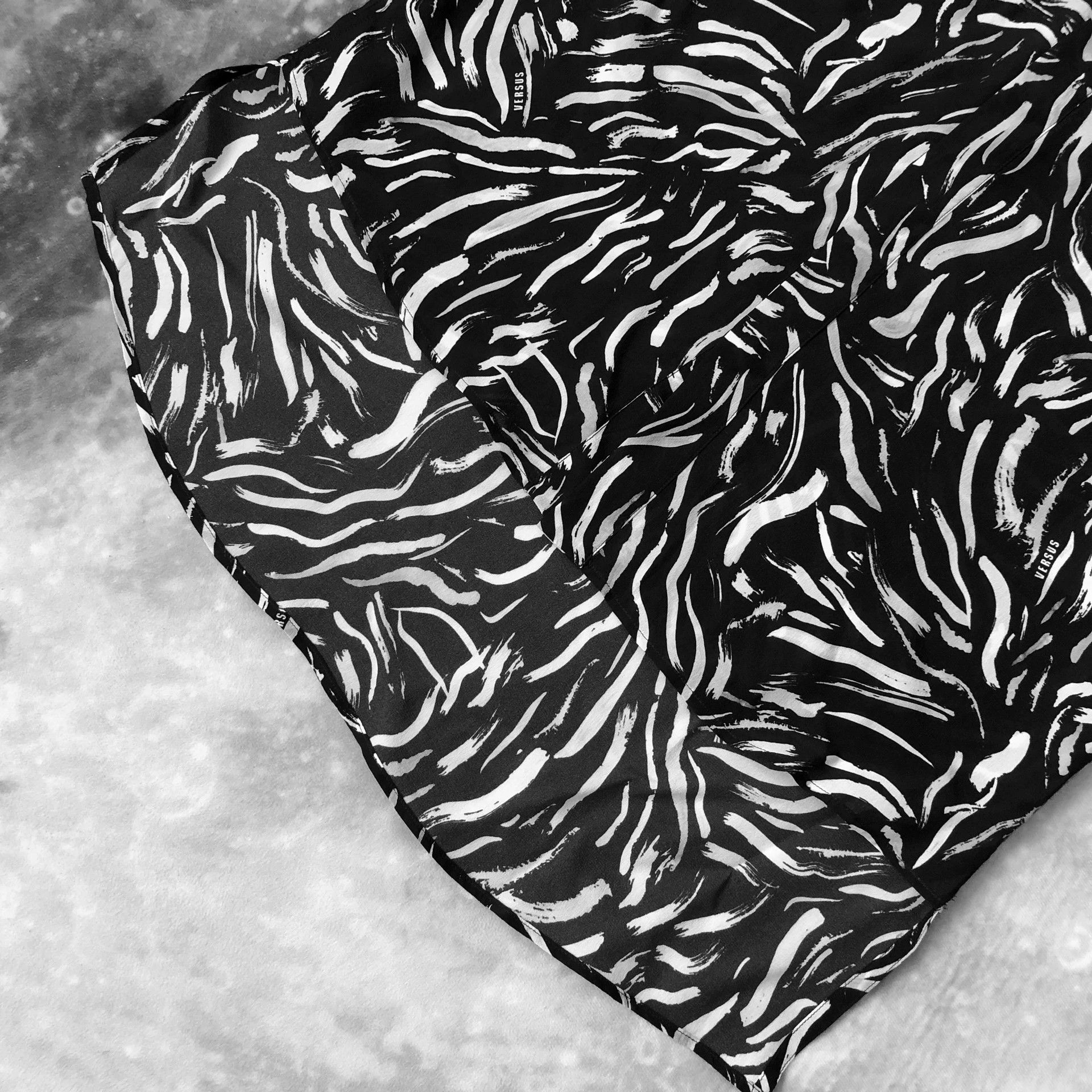 Versus VERSUS Silk Zebra Print Men's Sleeveless Shirt Size US M / EU 48-50 / 2 - 5 Thumbnail