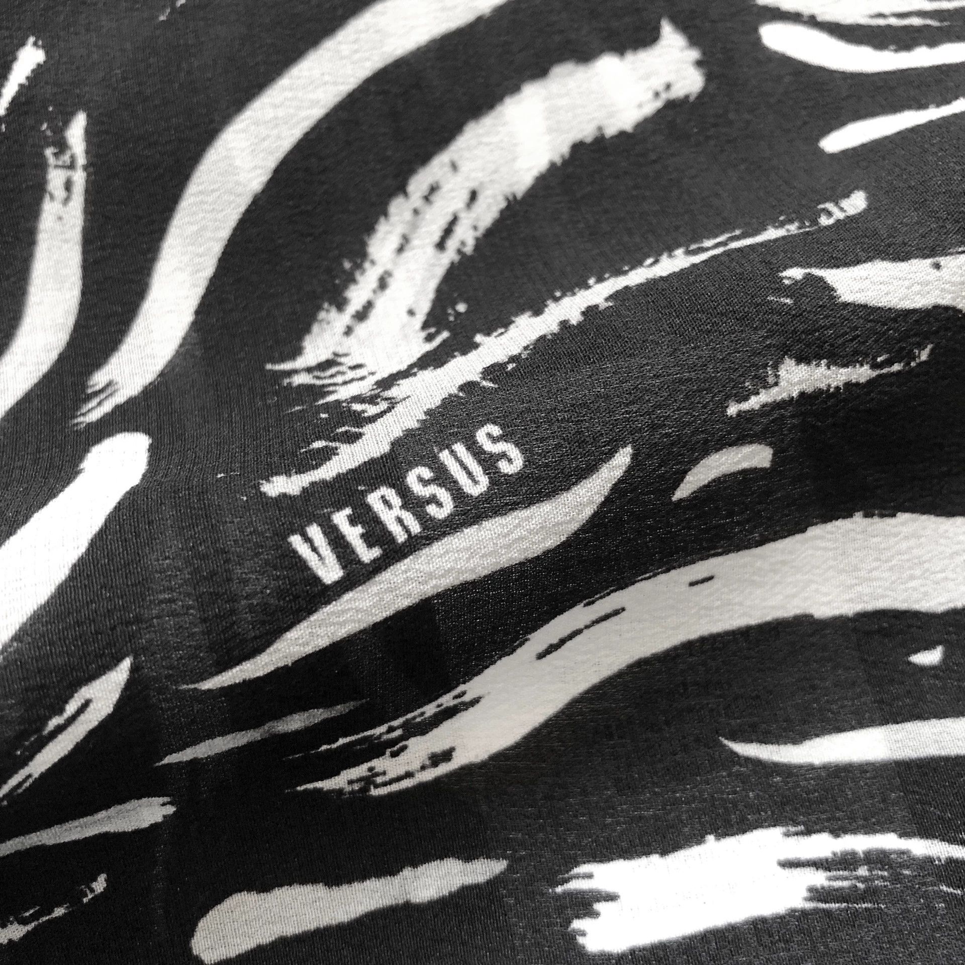 Versus VERSUS Silk Zebra Print Men's Sleeveless Shirt Size US M / EU 48-50 / 2 - 7 Thumbnail