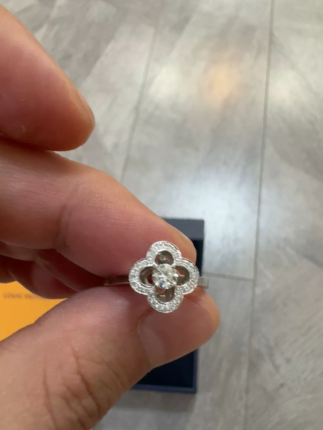 Louis Vuitton Louis Vuitton Clover Flower Diamond Ring Size ONE SIZE - 5 Thumbnail