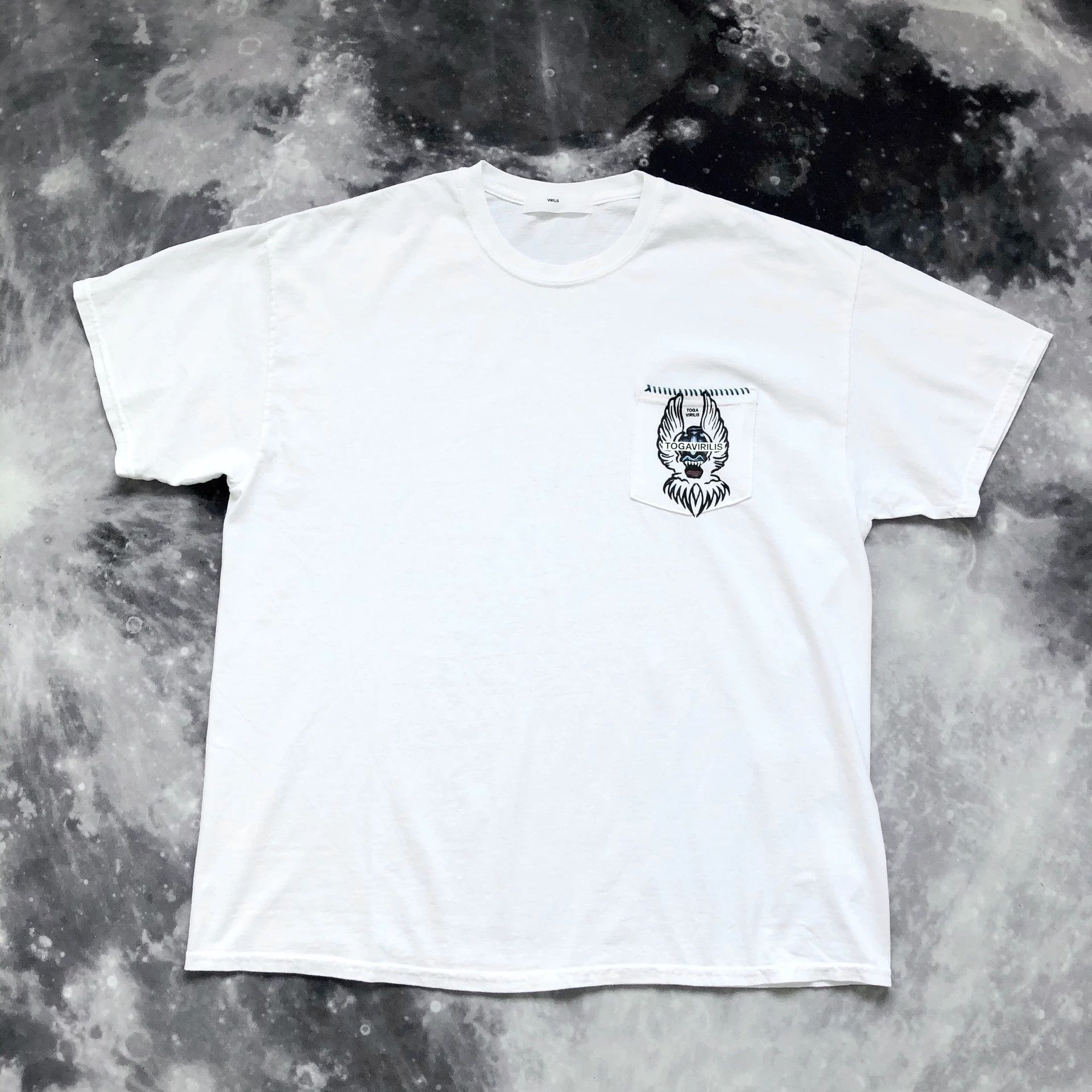 TOGA VIRILIS TOGA VIRILIS Graphic Pocket Short-Sleeve T-Shirt Size US M / EU 48-50 / 2 - 3 Thumbnail