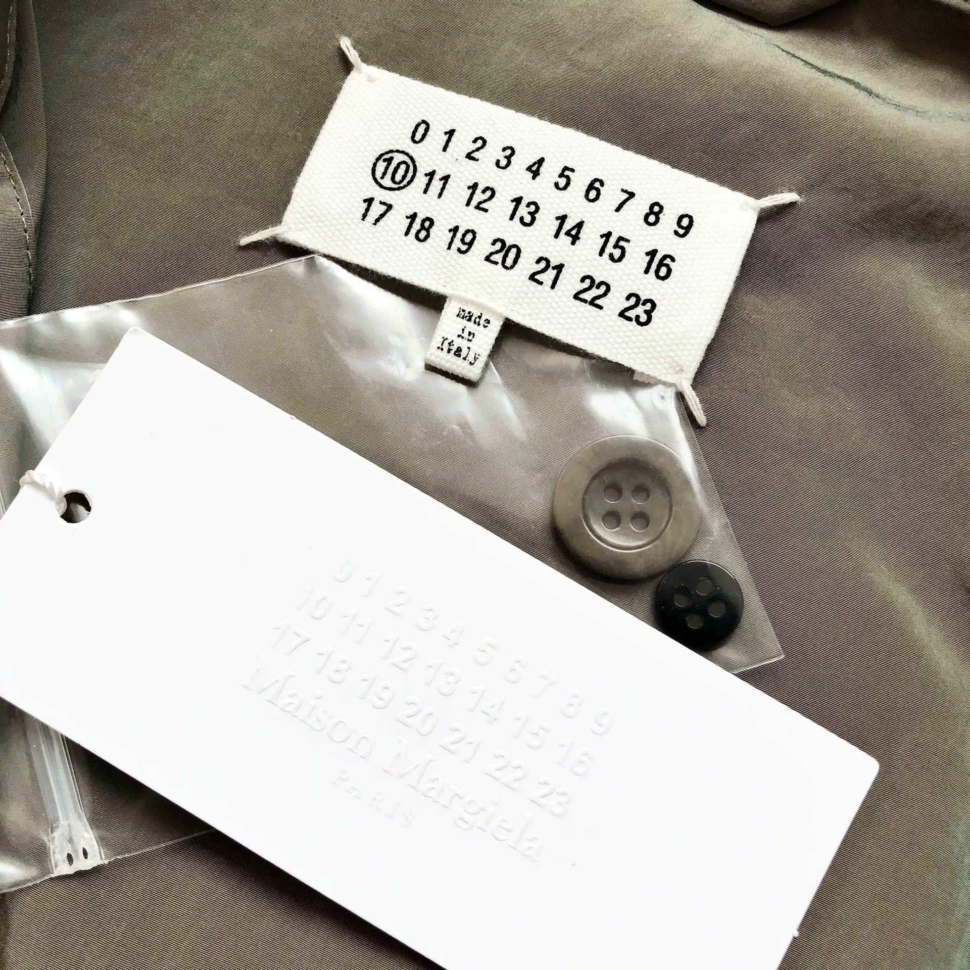 Maison Margiela Maison Margiela Pearlescent Double-Breasted Suit Size US M / EU 48-50 / 2 - 8 Thumbnail