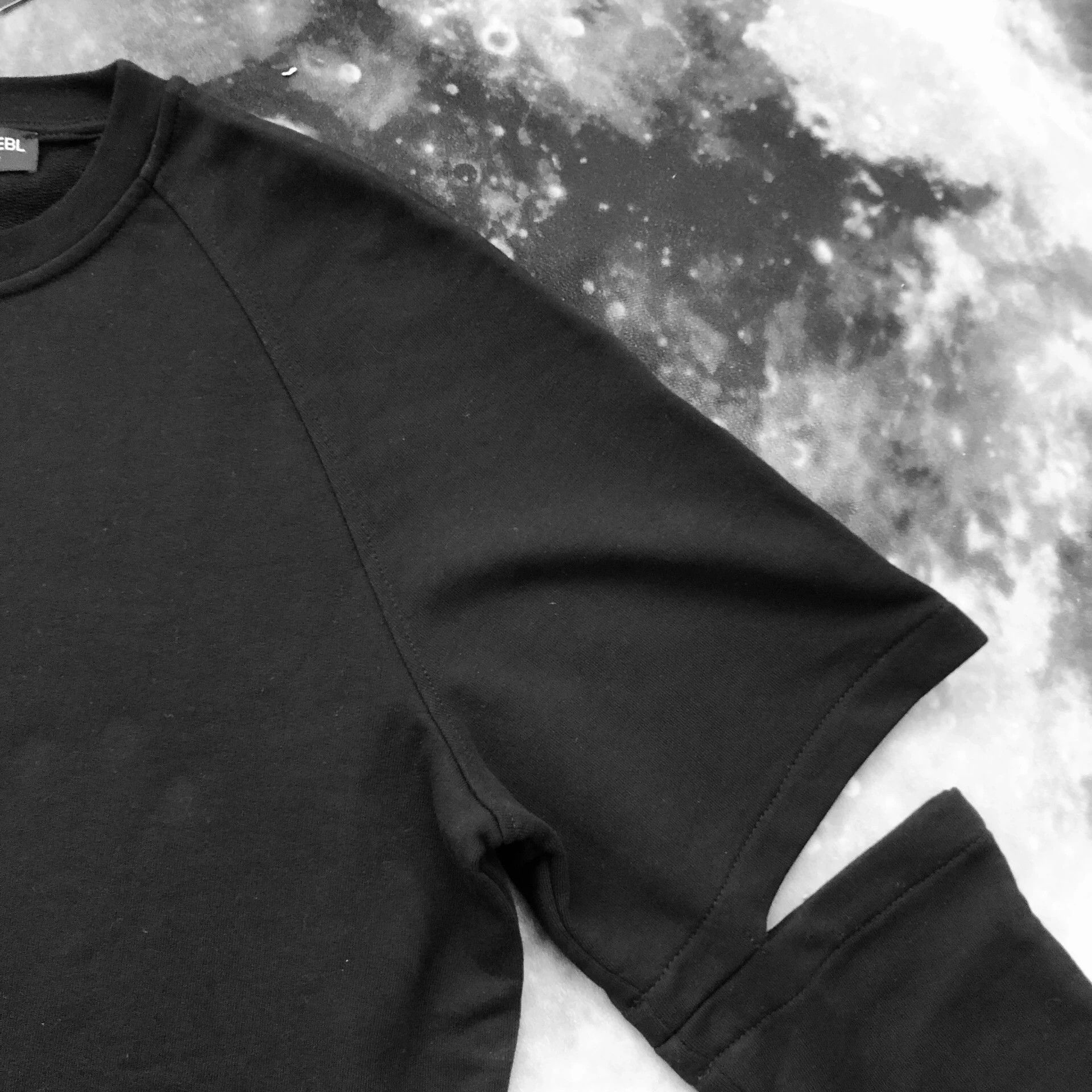 Tom Rebl TOM REBL Men's Deconstructed Cut-Sleeve Sweatshirt Size US XL / EU 56 / 4 - 3 Thumbnail