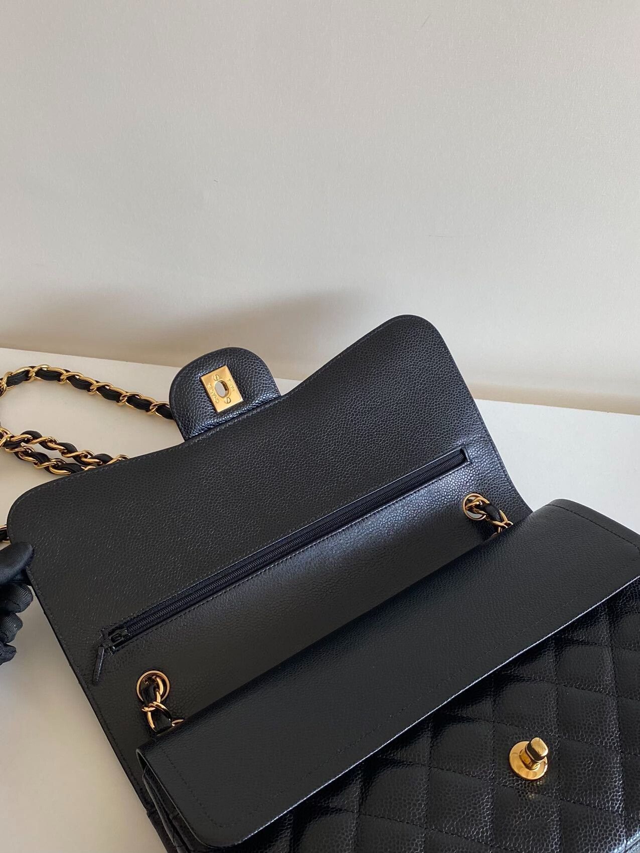 Chanel Pre-loved Bag Very good condition Size ONE SIZE - 7 Thumbnail