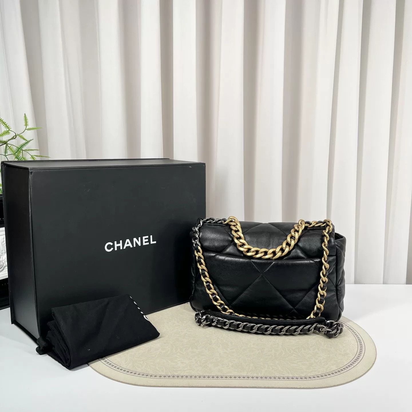 Chanel Pre-loved Bag Very good condition Size ONE SIZE - 2 Thumbnail