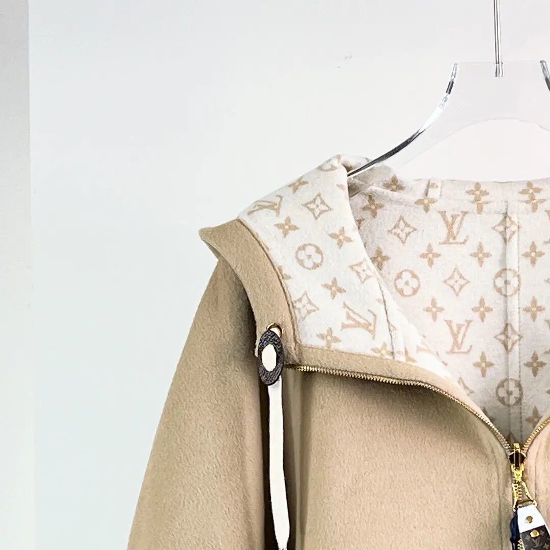 Louis Vuitton LV Monogram Lined Hooded Cashmere Cape Size L / US 10 / IT 46 - 6 Thumbnail