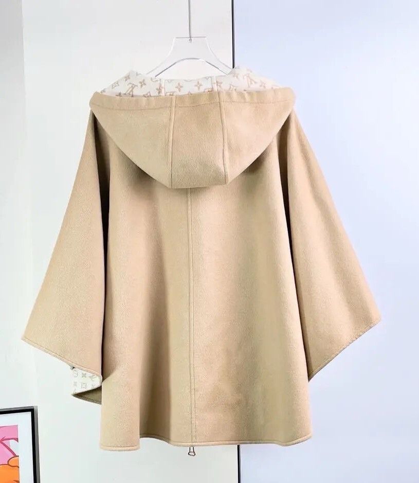 Louis Vuitton LV Monogram Lined Hooded Cashmere Cape Size L / US 10 / IT 46 - 4 Thumbnail