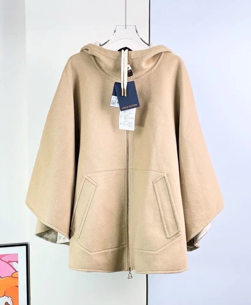 Louis Vuitton LV Monogram Lined Hooded Cashmere Cape Size L / US 10 / IT 46 - 3 Thumbnail
