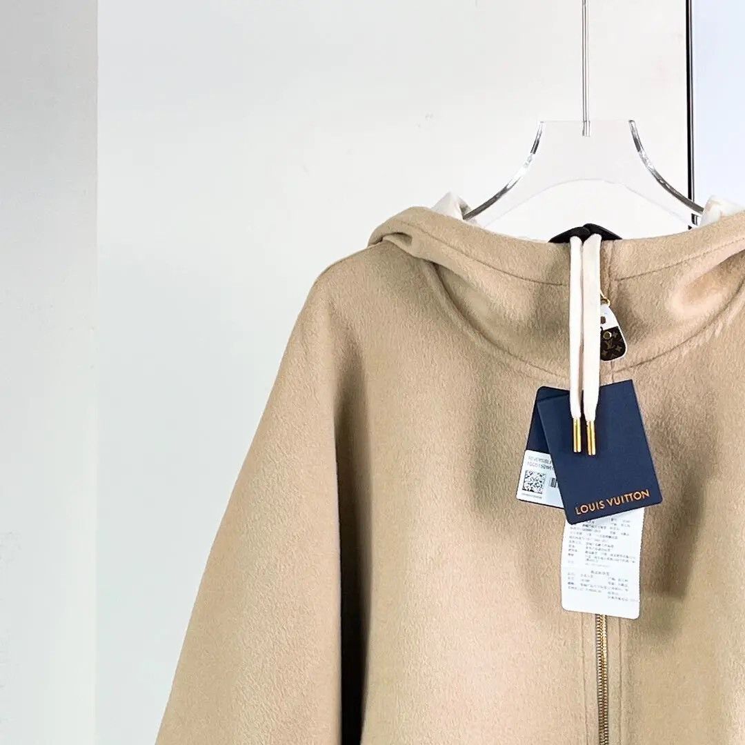 Louis Vuitton LV Monogram Lined Hooded Cashmere Cape Size L / US 10 / IT 46 - 5 Thumbnail
