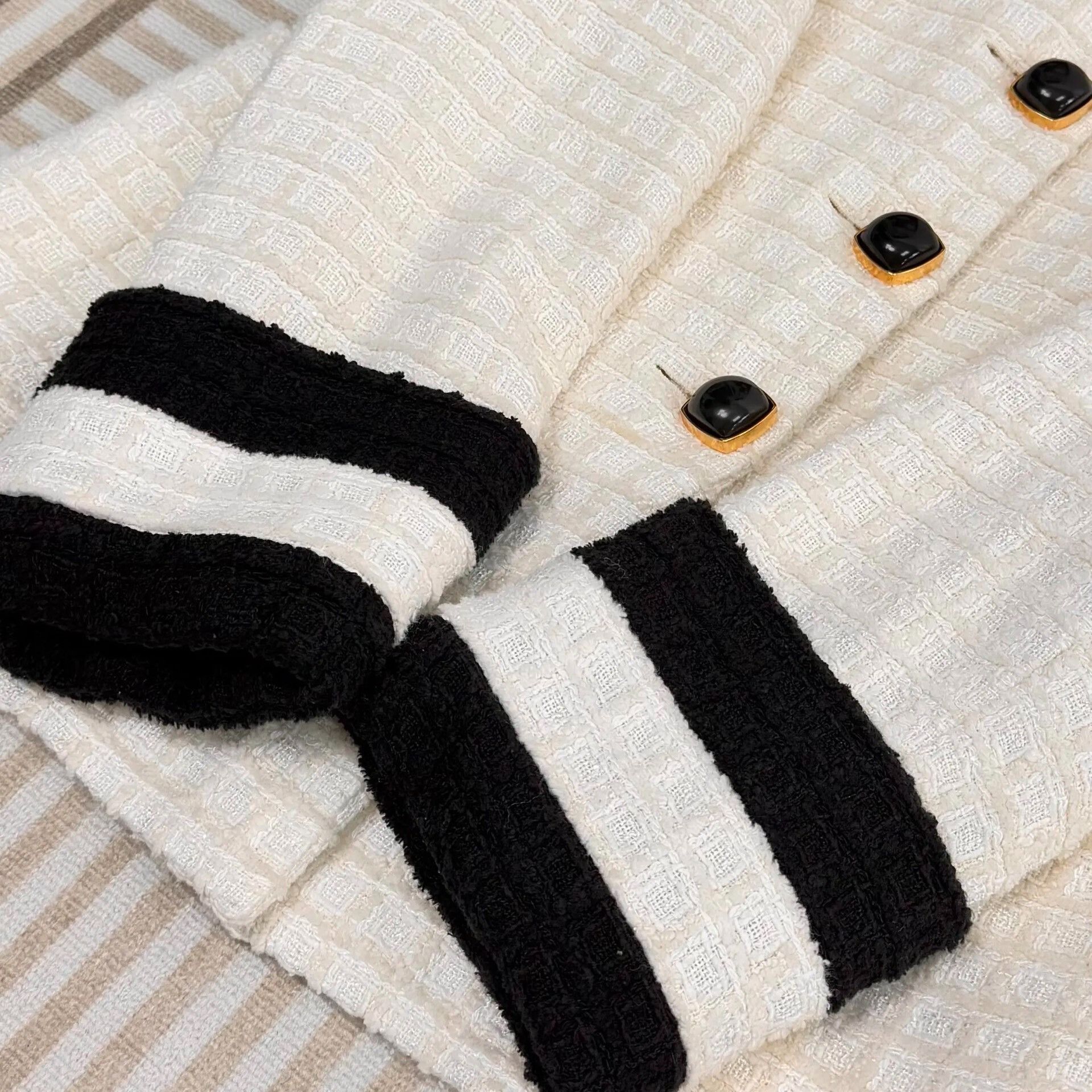 Gucci Gucci Beige Tweed Chanel-style Jacket Size XS / US 0-2 / IT 36-38 - 7 Thumbnail